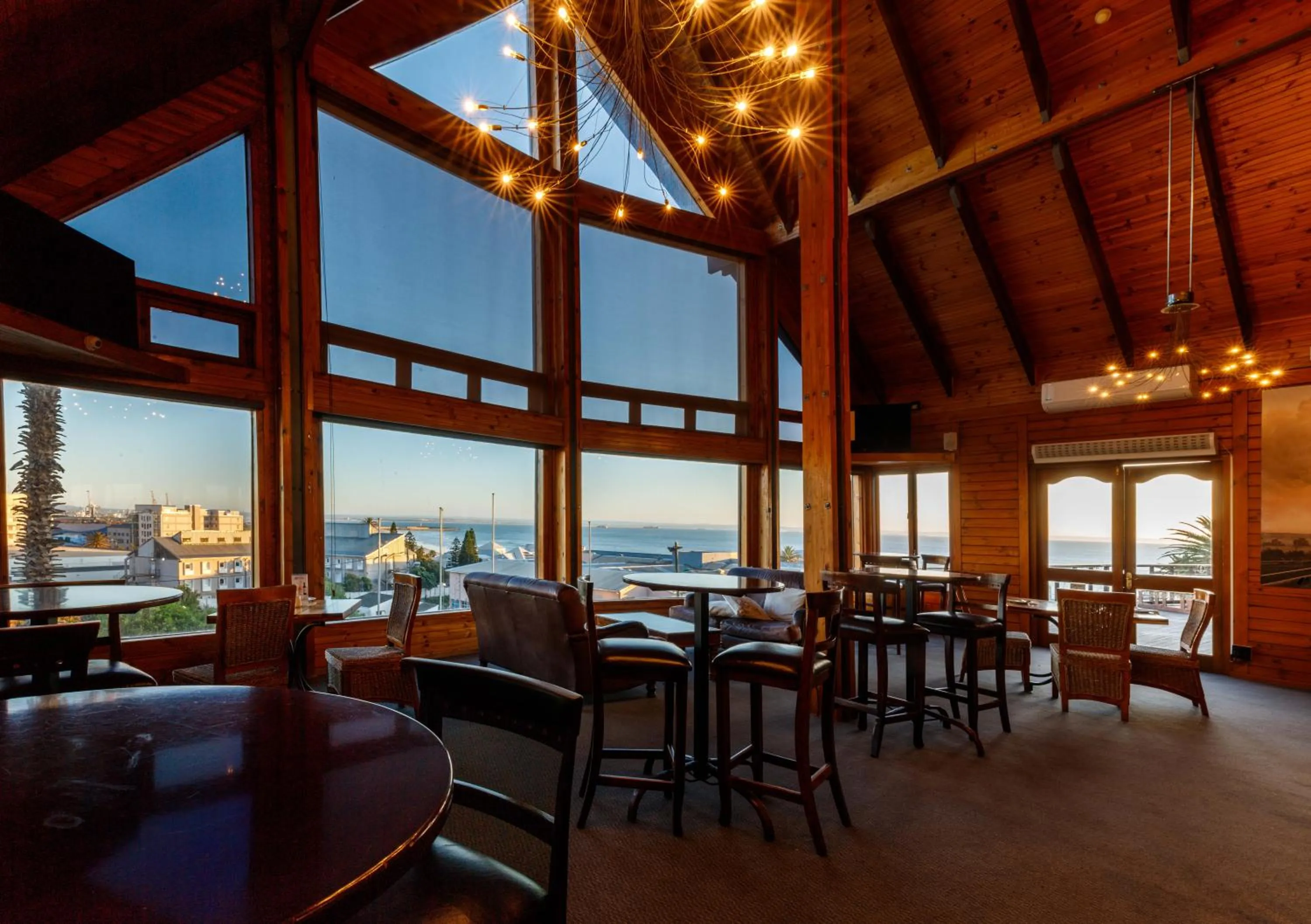 Restaurant/places to eat in The Kelway Hotel