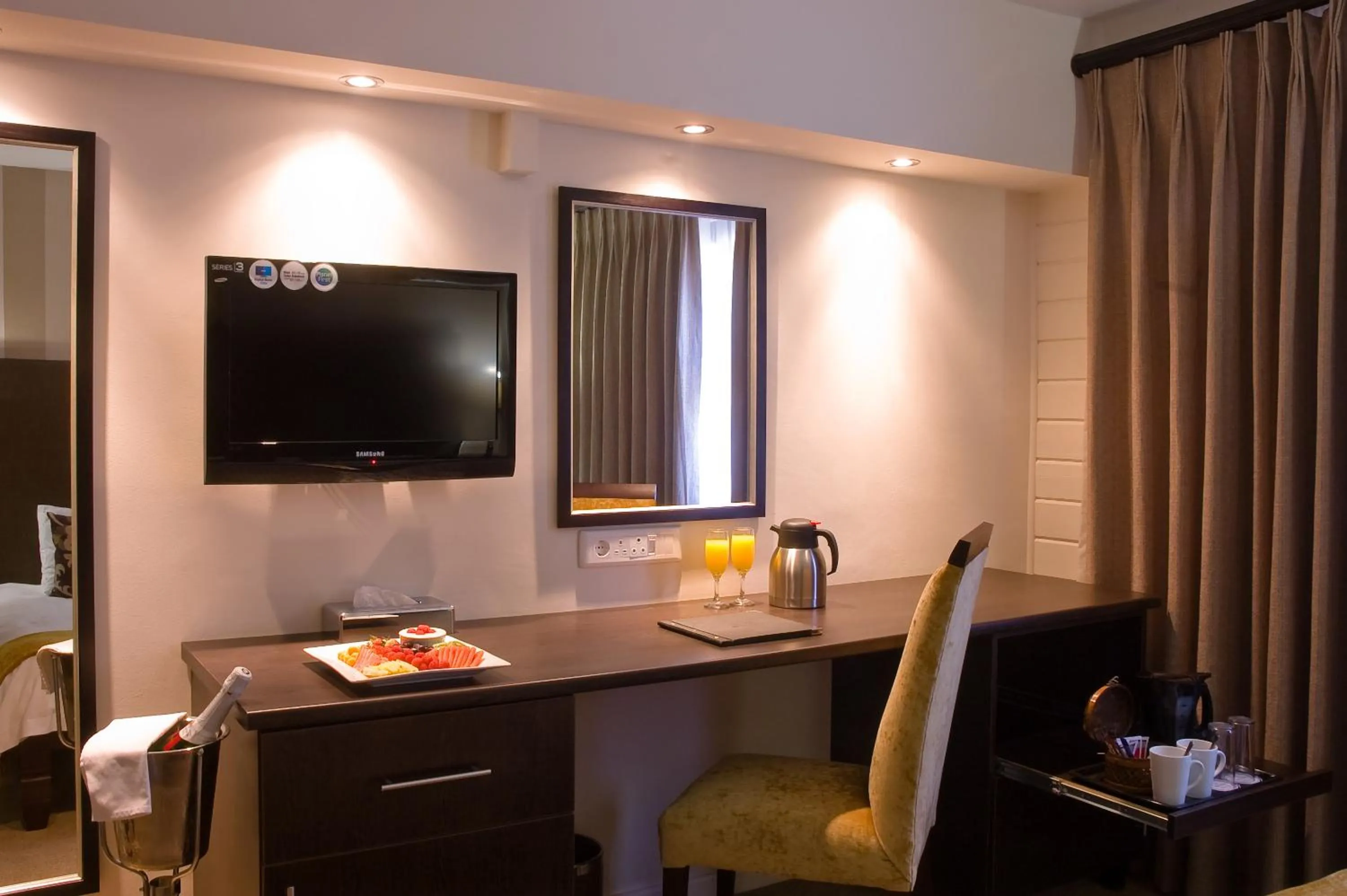 TV and multimedia in The Kelway Hotel