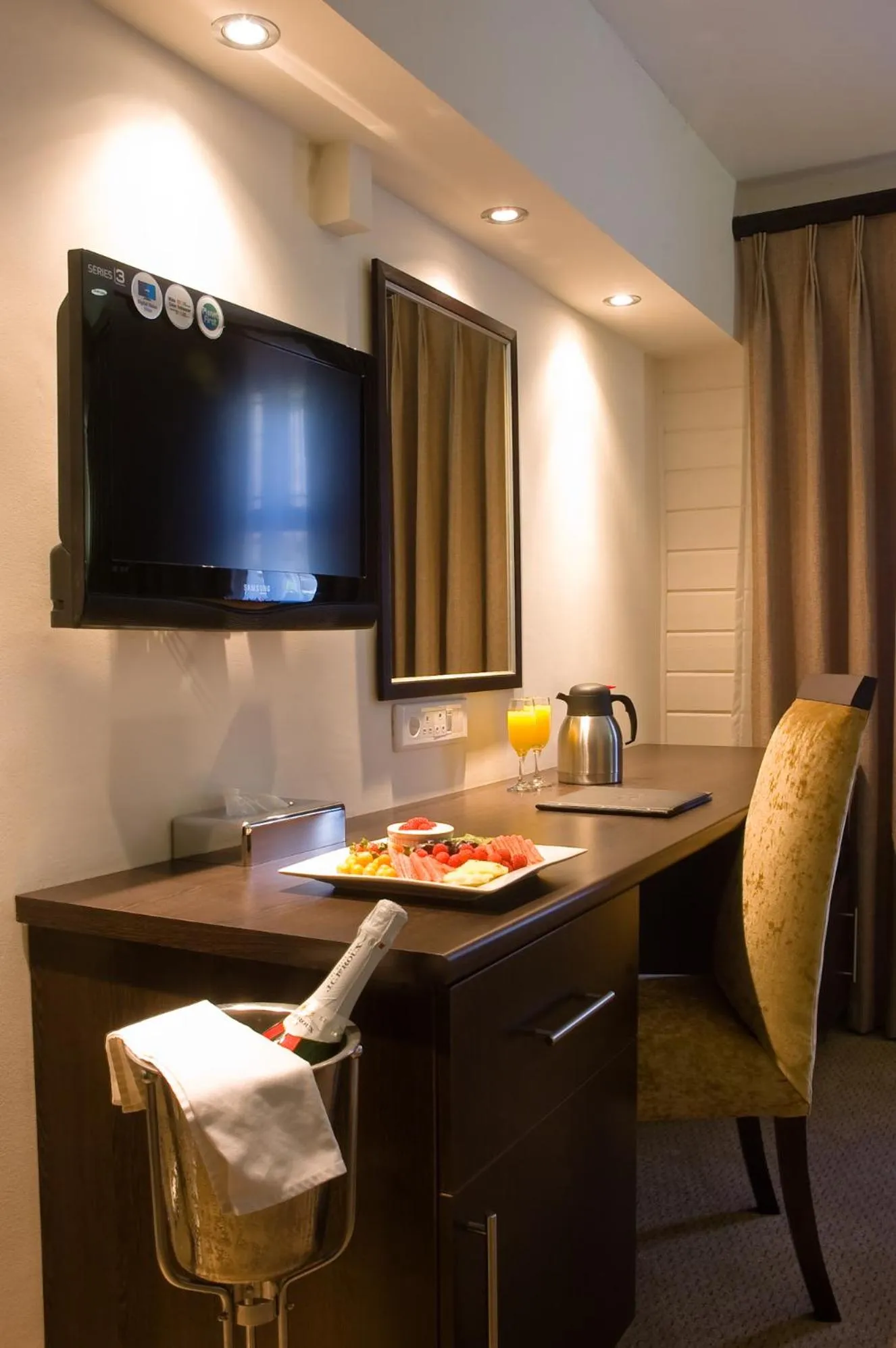 TV and multimedia in The Kelway Hotel