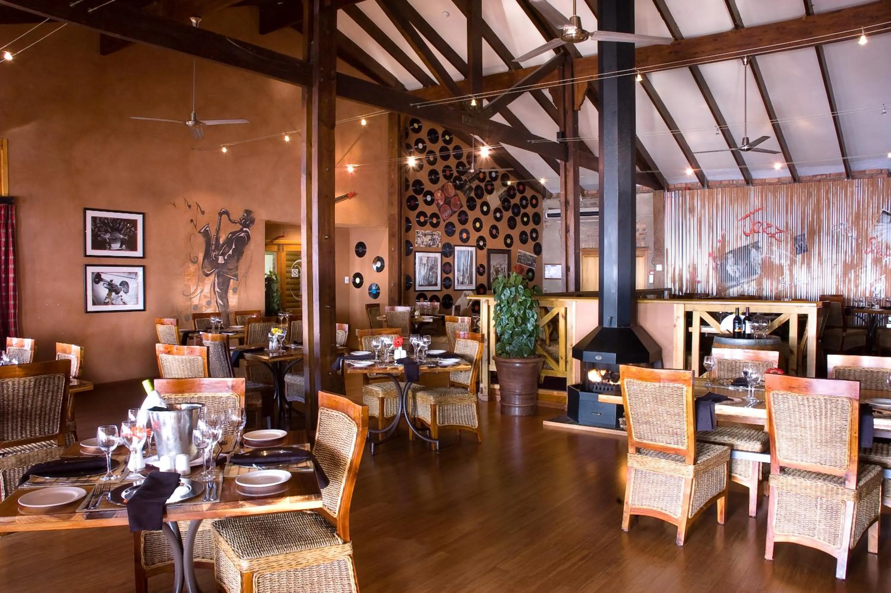 Restaurant/places to eat in The Kelway Hotel