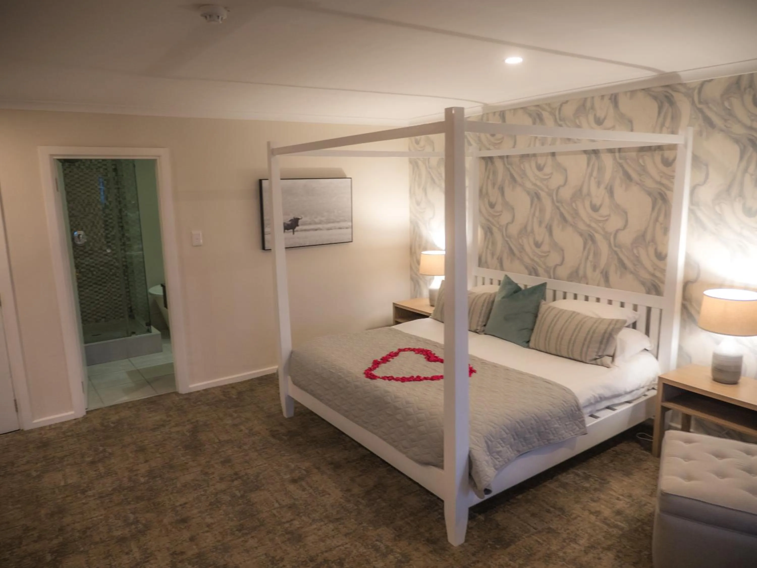 Bedroom, Bed in The Kelway Hotel