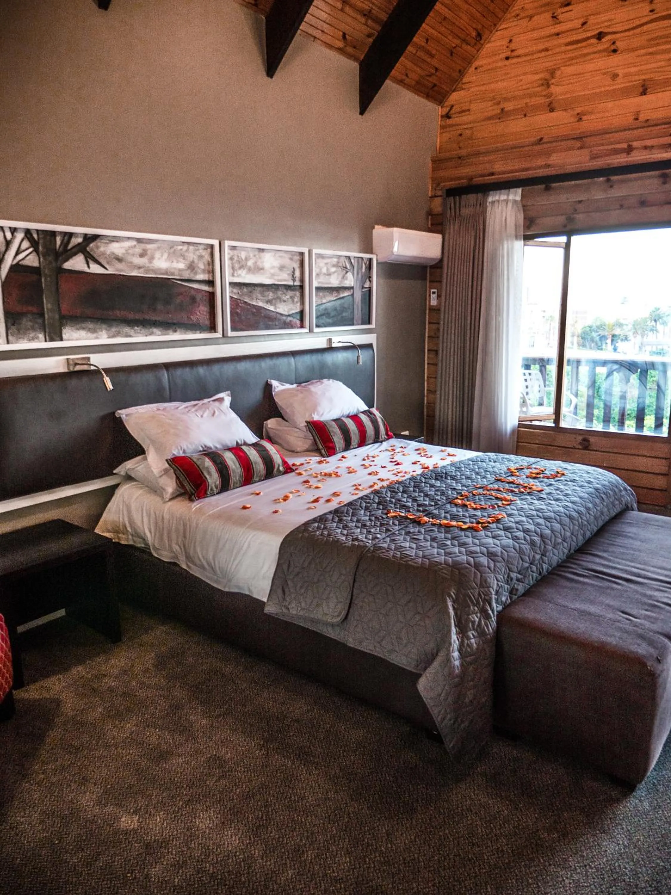 Bed in The Kelway Hotel