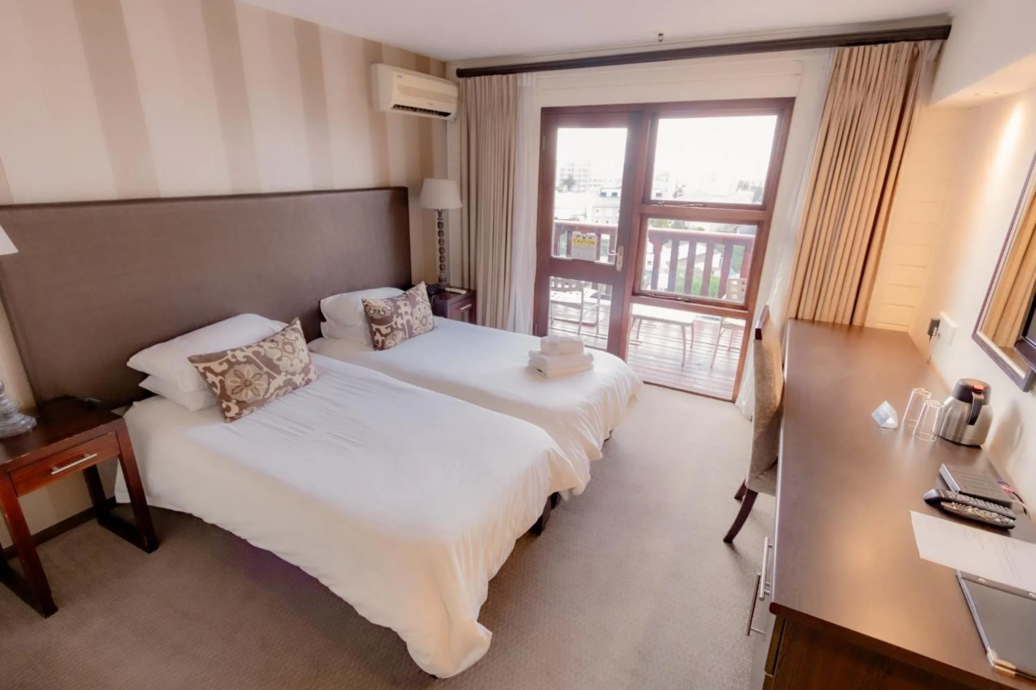 Bedroom, Bed in The Kelway Hotel