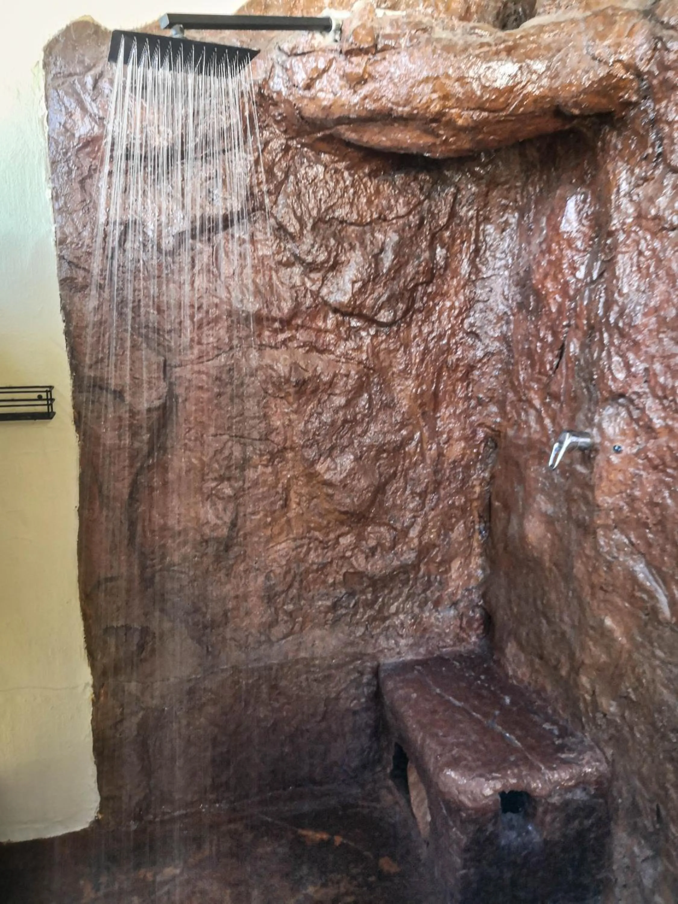 Bathroom in Elephants Footprint Lodge