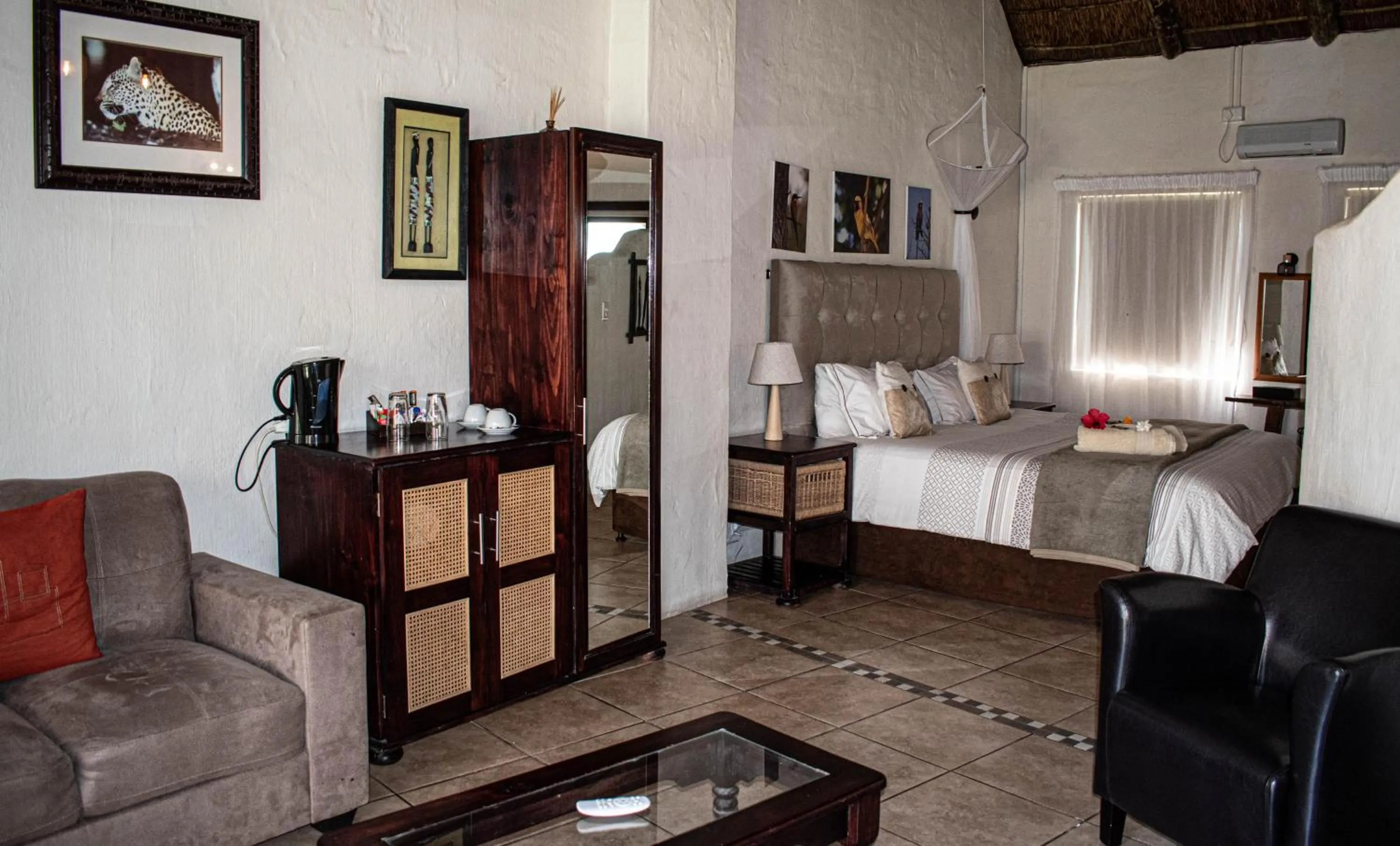 Photo of the whole room, Bed in Elephants Footprint Lodge