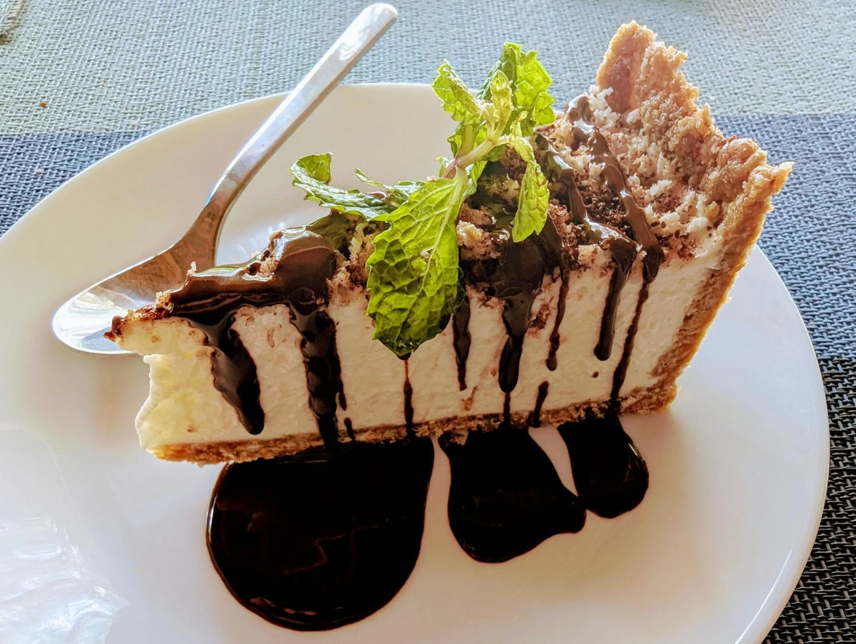 Restaurant/places to eat in Hotel Lakana Ramena