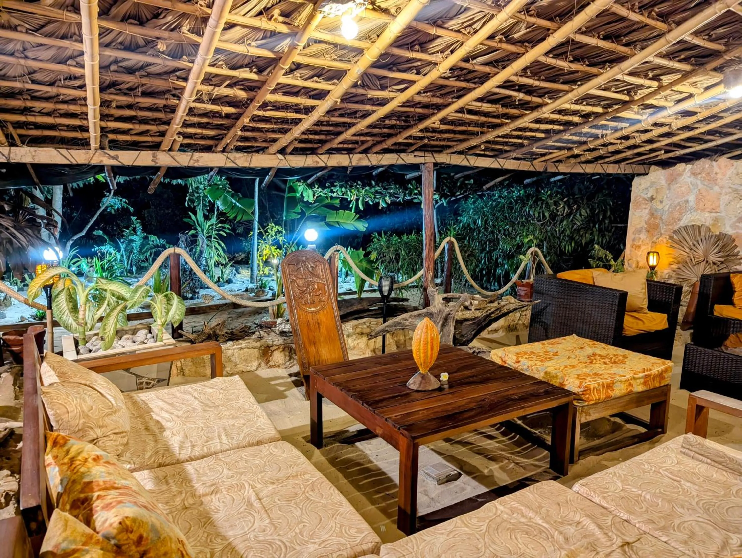 Restaurant/places to eat in Hotel Lakana Ramena