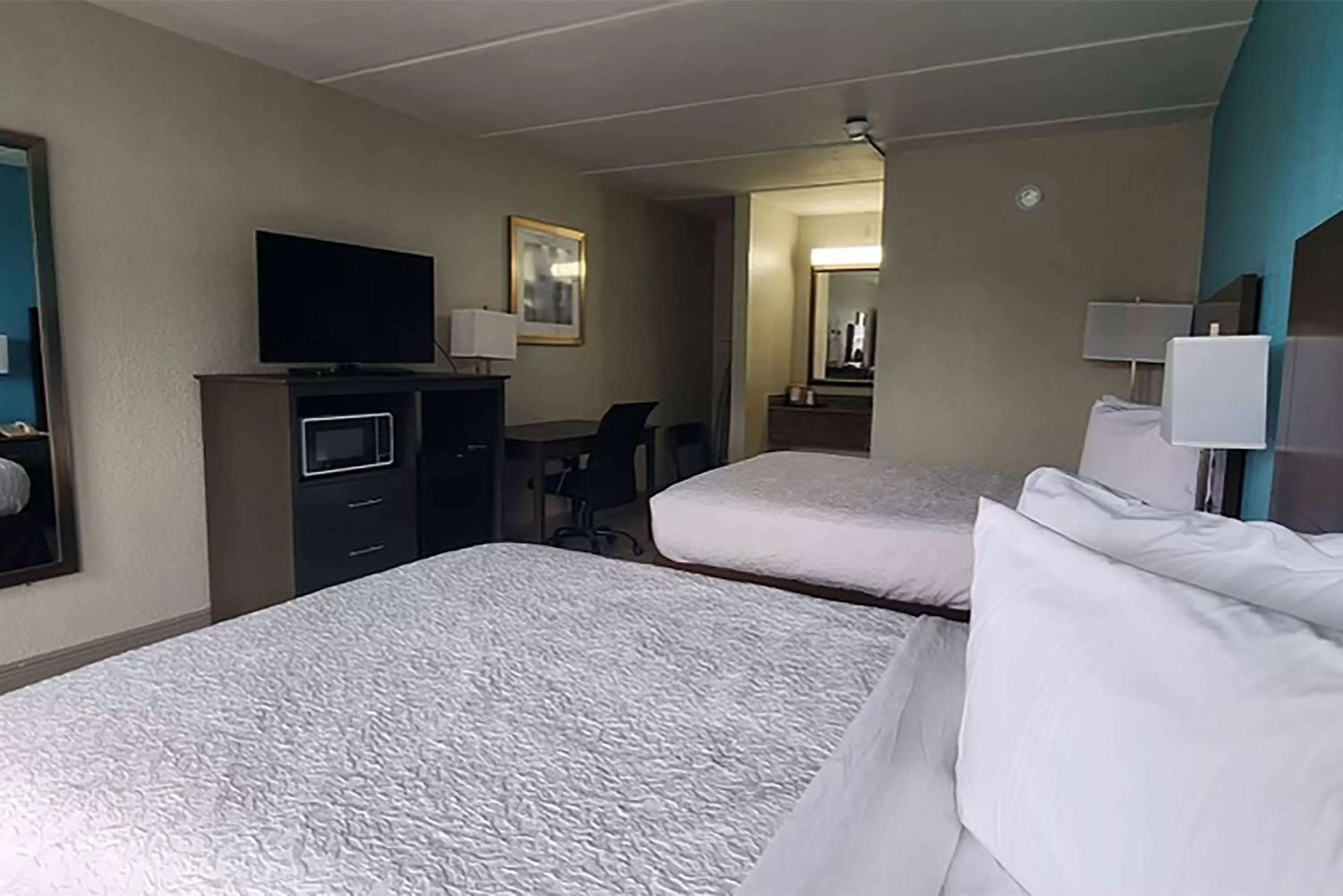 Photo of the whole room, Bed in Travelodge by Wyndham Kingsland GA