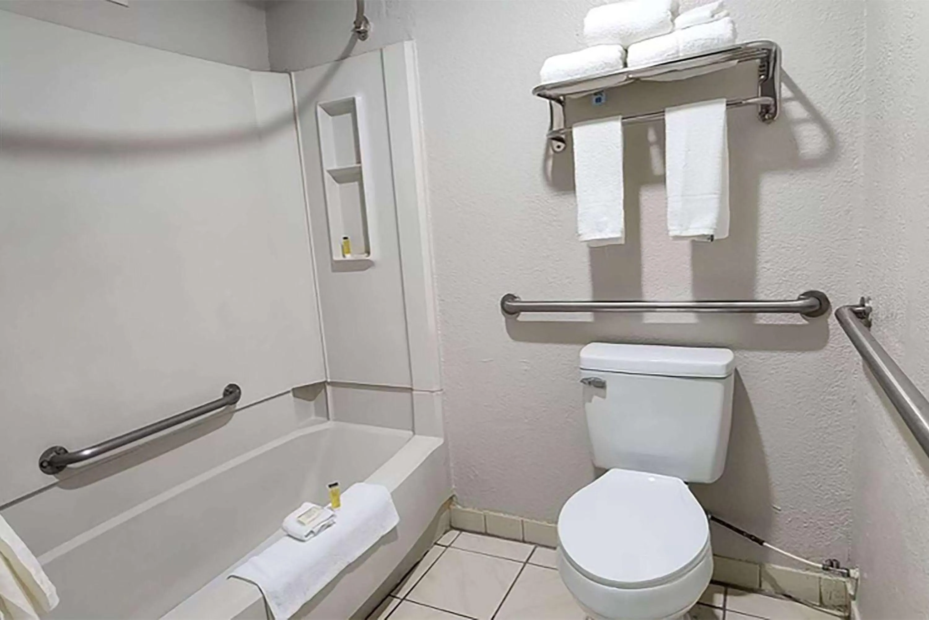 Bathroom in Travelodge by Wyndham Kingsland GA