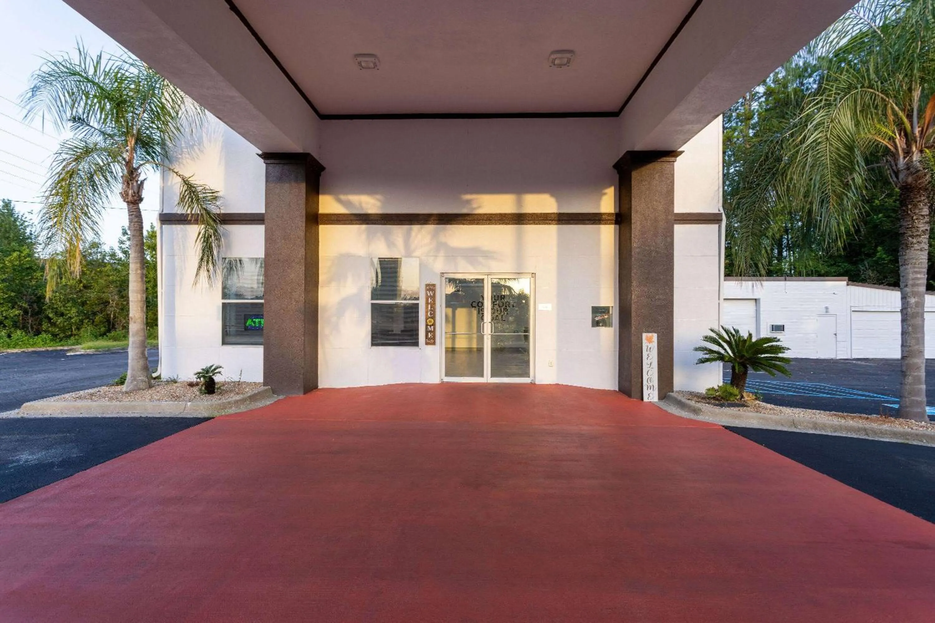 Property building in Travelodge by Wyndham Kingsland GA