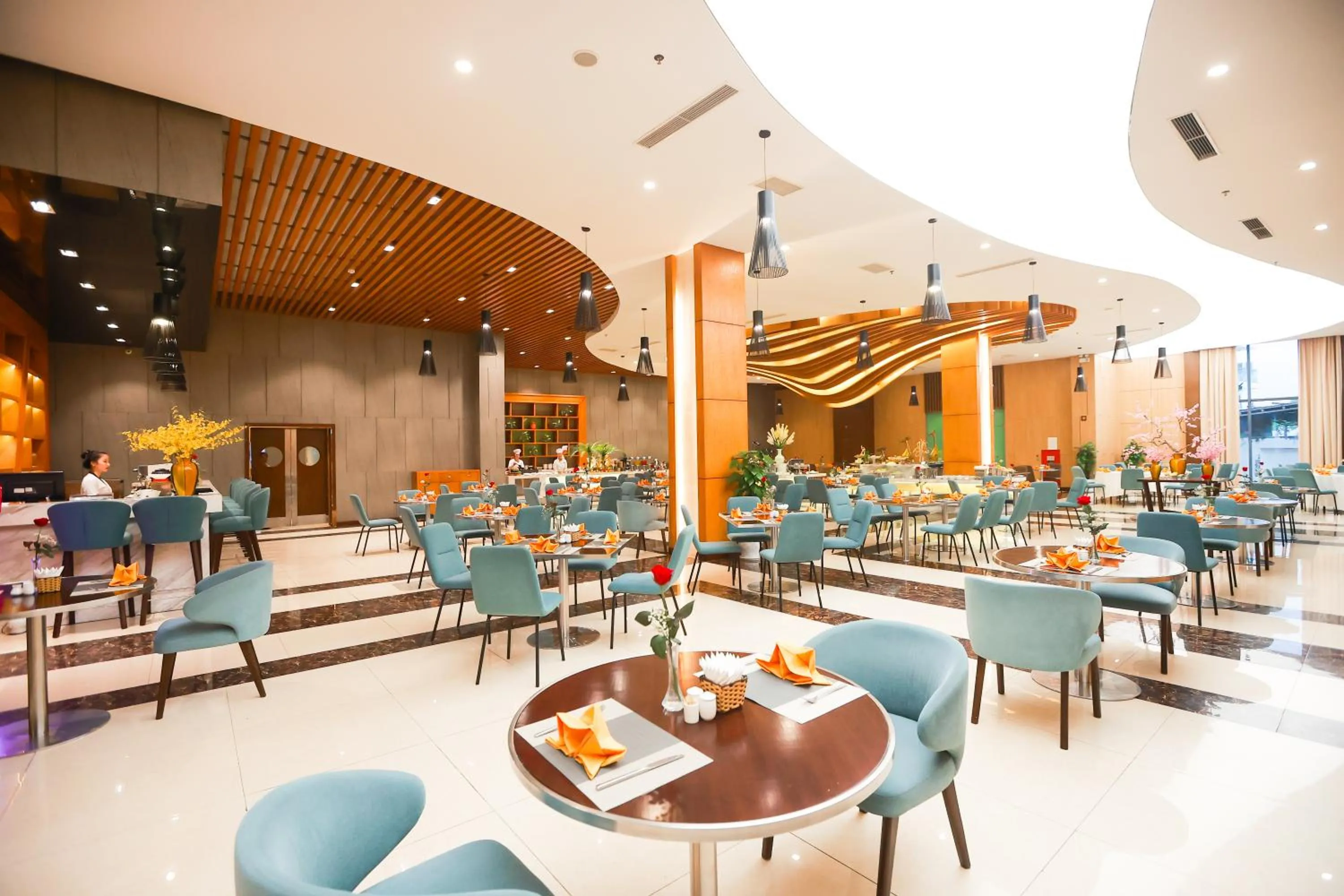 Restaurant/places to eat in Muong Thanh Luxury Nhat Le Hotel