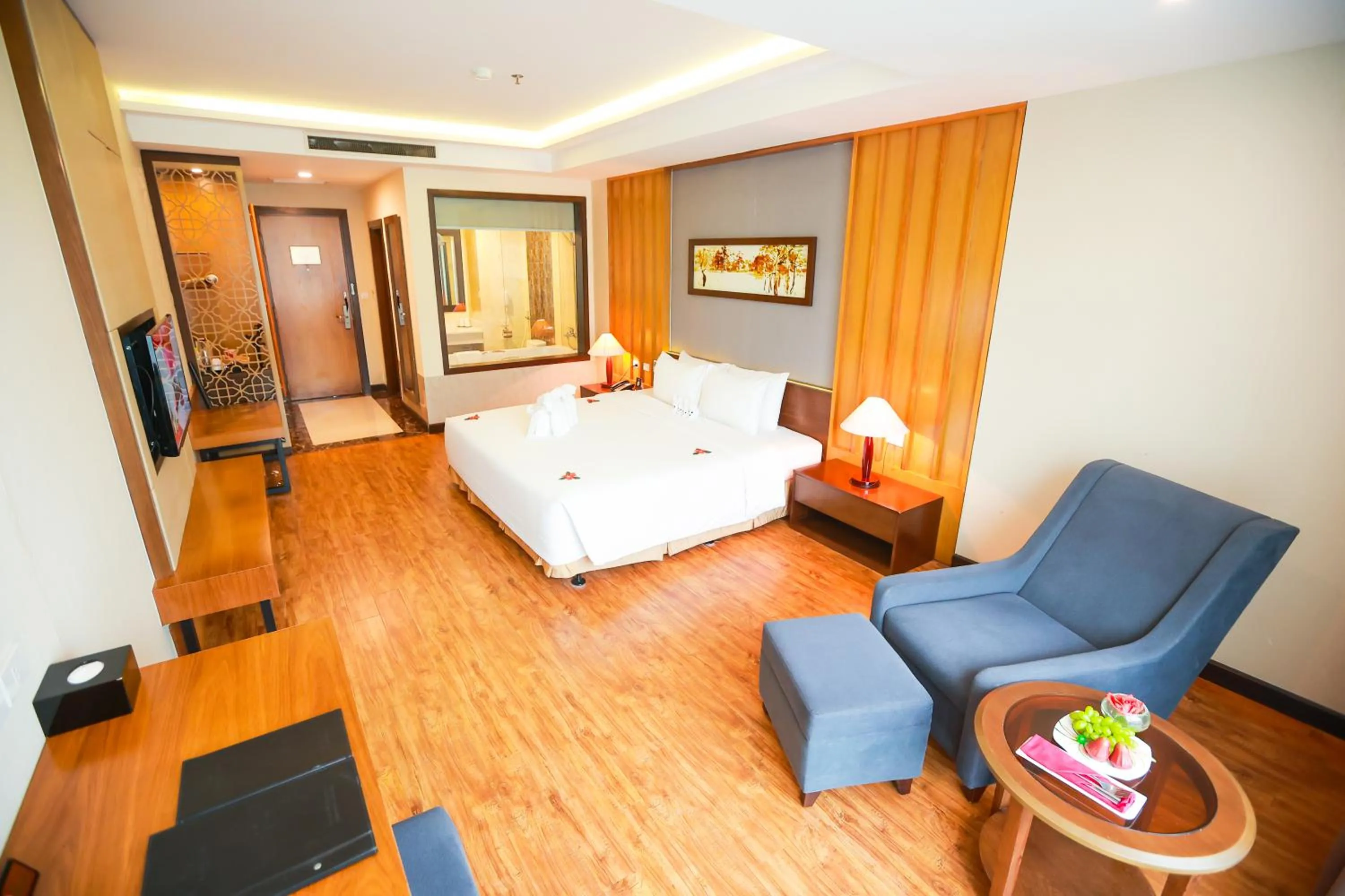Bed in Muong Thanh Luxury Nhat Le Hotel