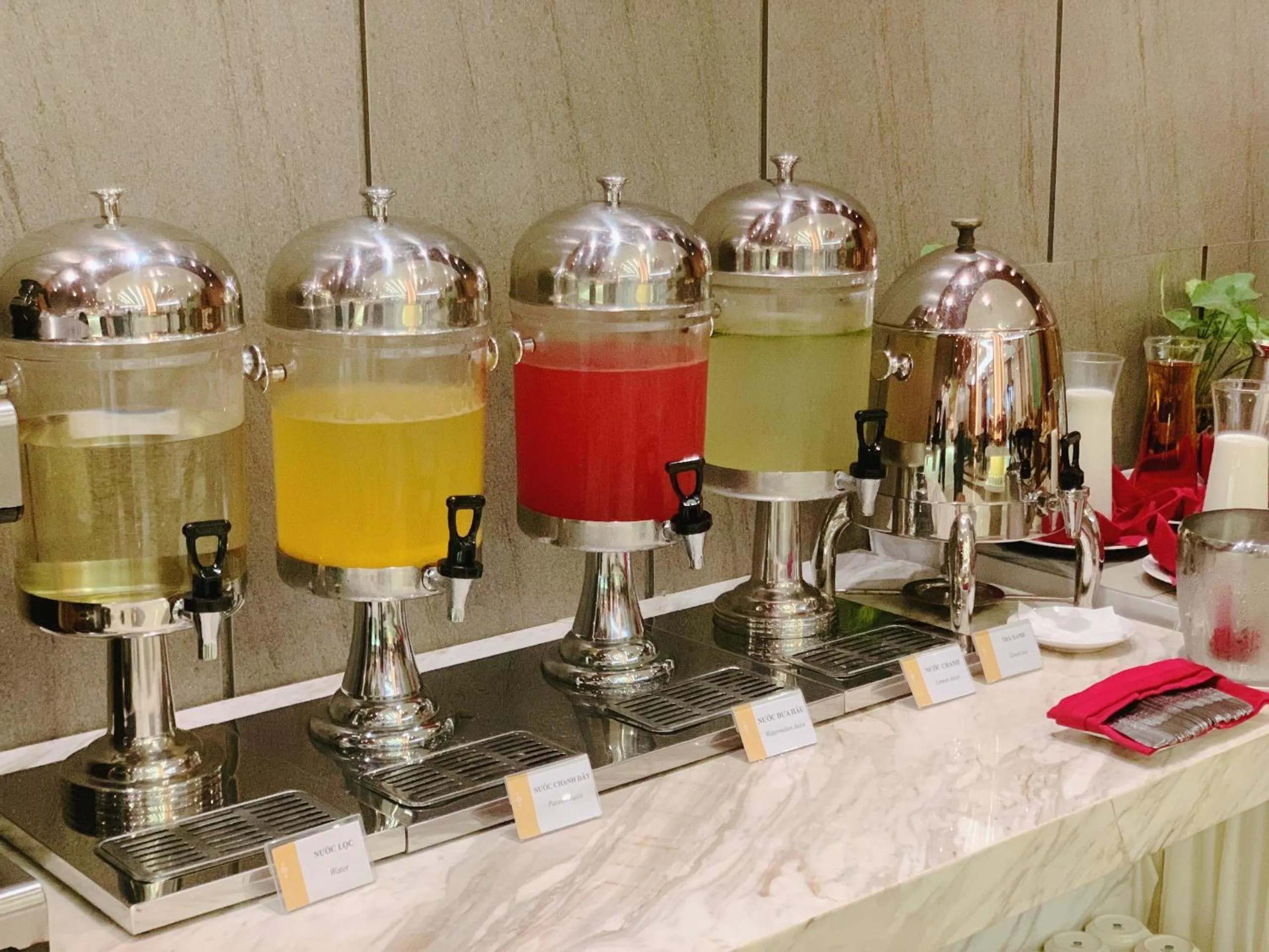 Food and drinks in Muong Thanh Luxury Nhat Le Hotel