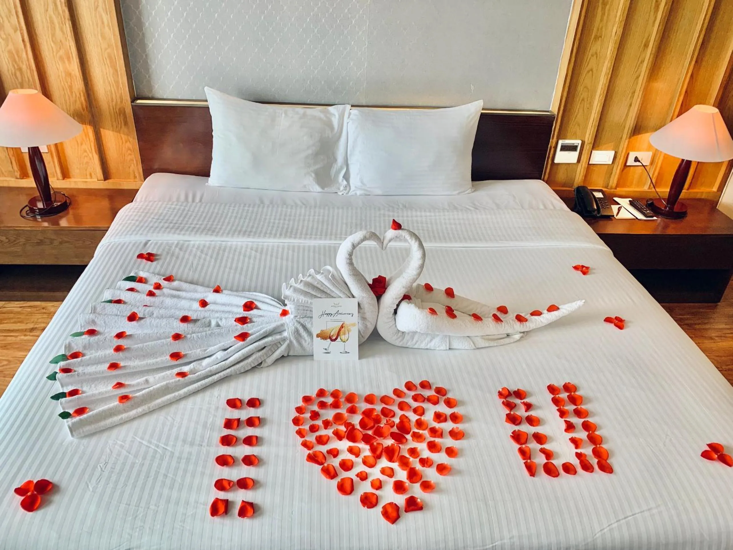 Bed in Muong Thanh Luxury Nhat Le Hotel