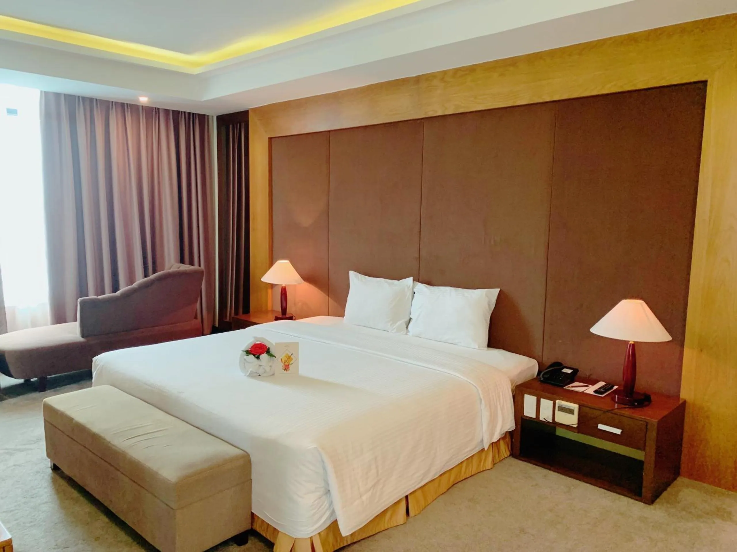 Bedroom, Bed in Muong Thanh Luxury Nhat Le Hotel