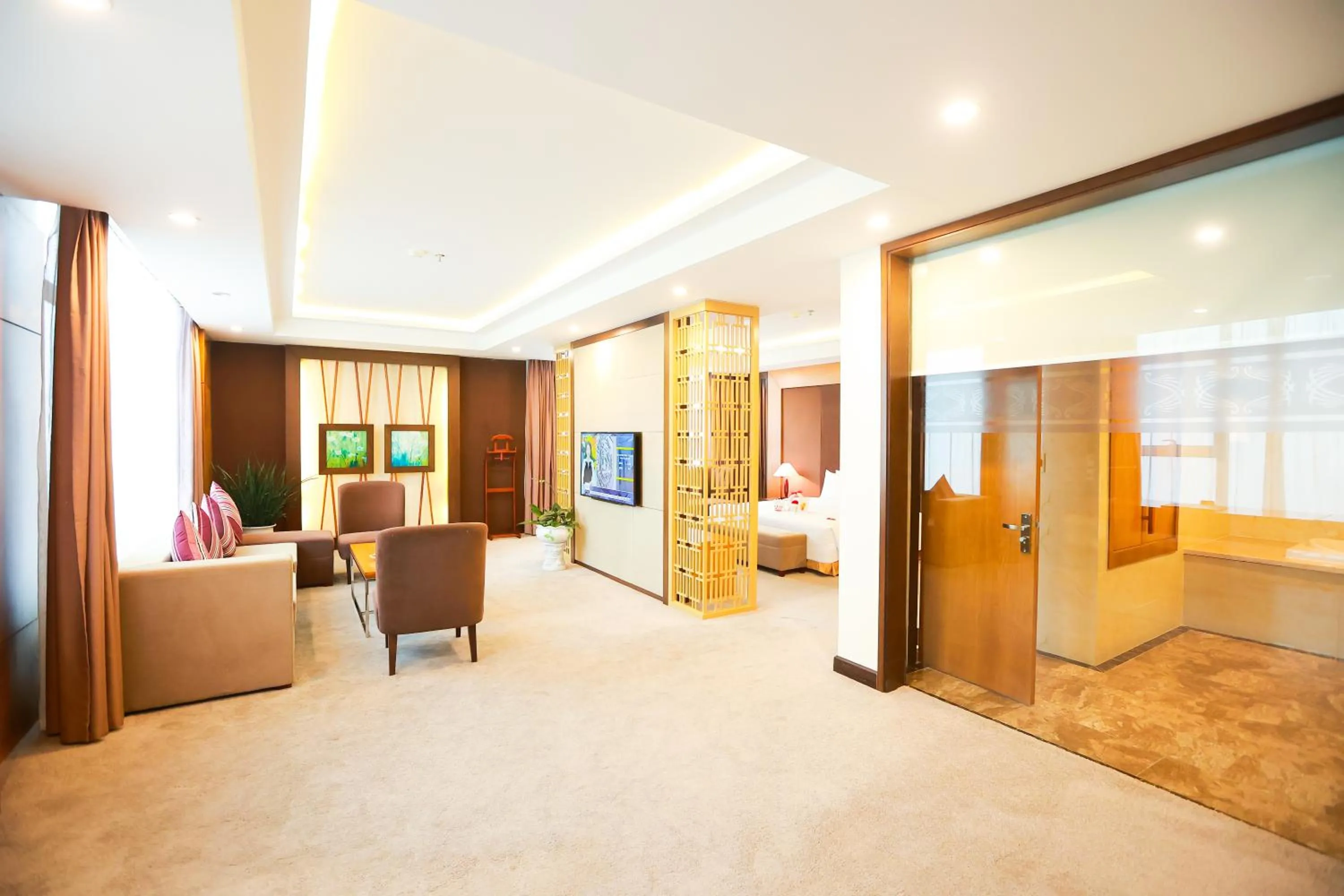 TV and multimedia in Muong Thanh Luxury Nhat Le Hotel