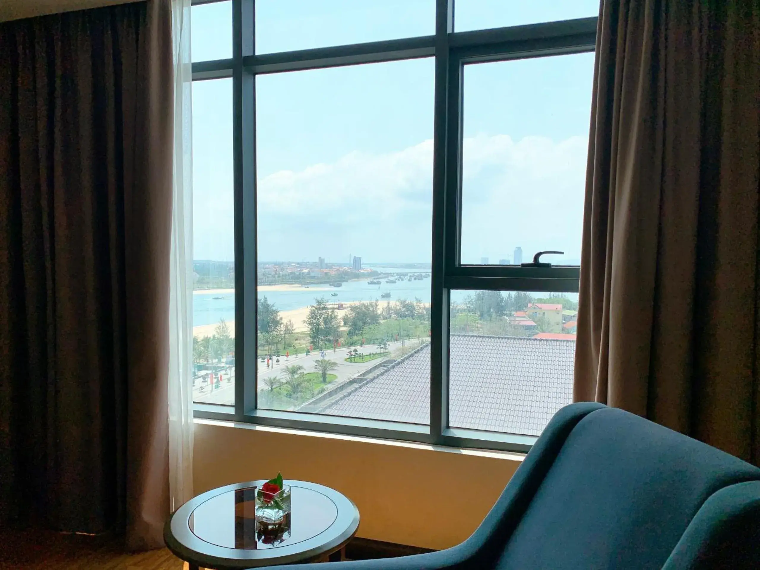 Deluxe Double Room in Muong Thanh Luxury Nhat Le Hotel Deluxe Double Room in Muong Thanh Luxury Nhat Le Hotel