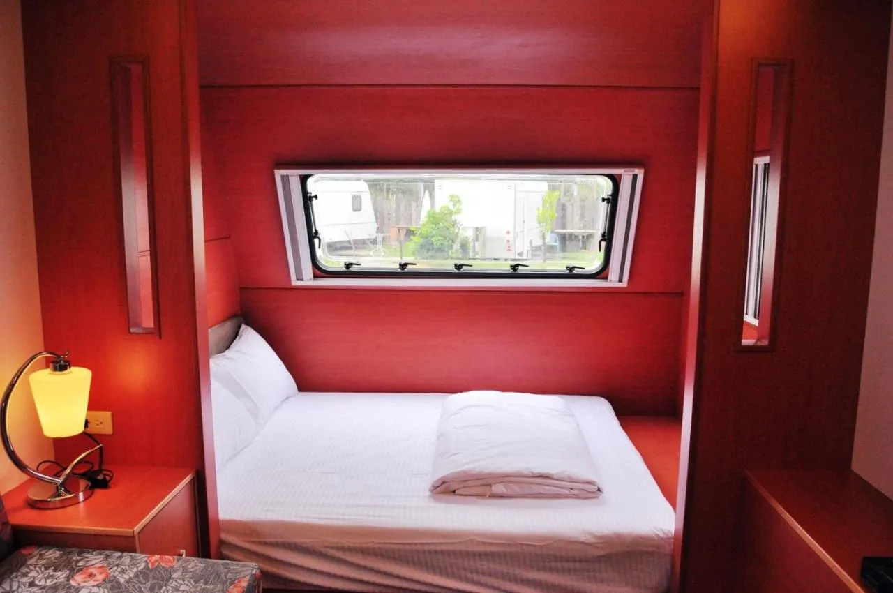 Bed in Kenting Houbihu Camping Car B&B