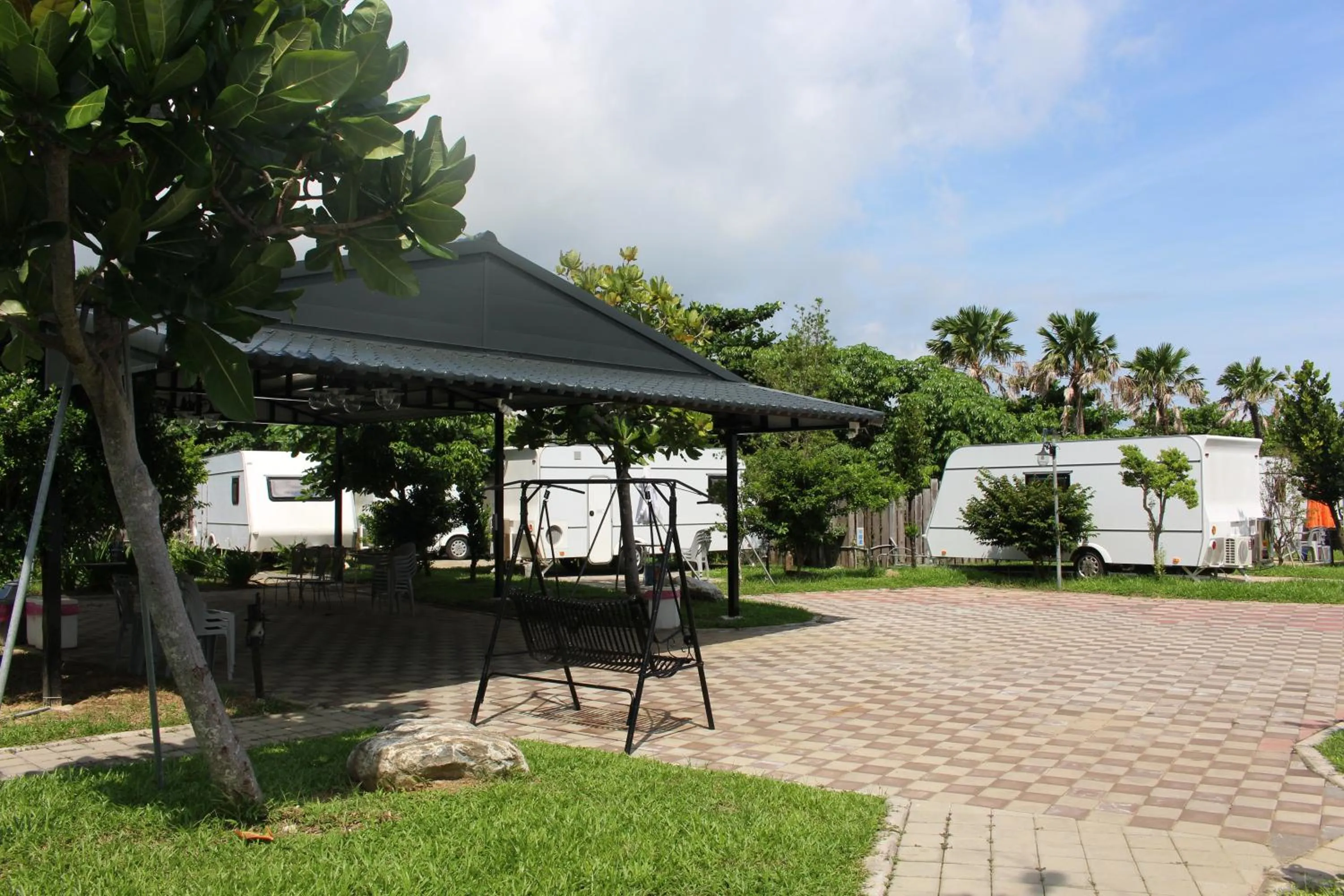Kenting Houbihu Camping Car B&B