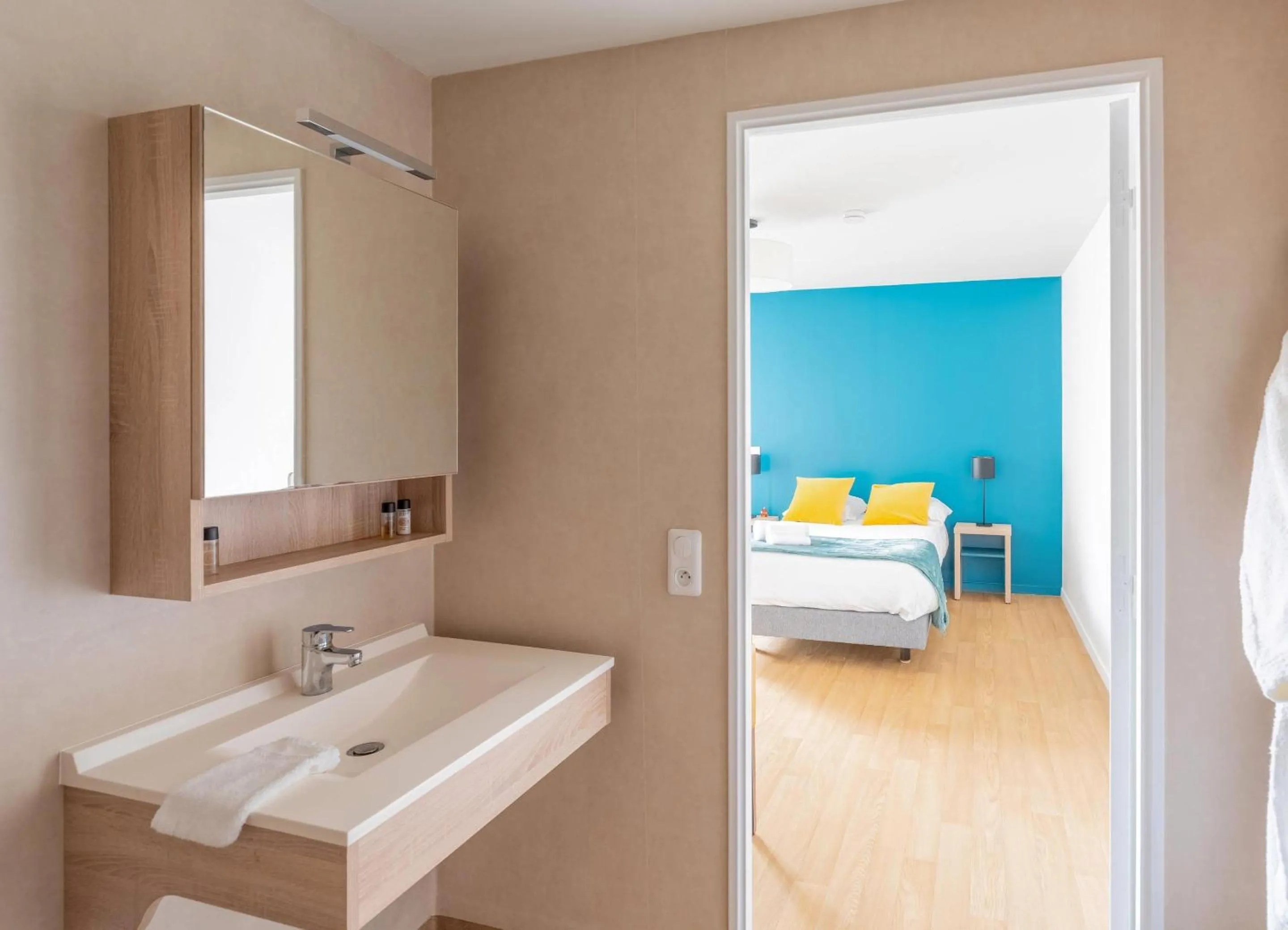 Bedroom, Bed in Quality Aparthotel Reims - Les Capucins