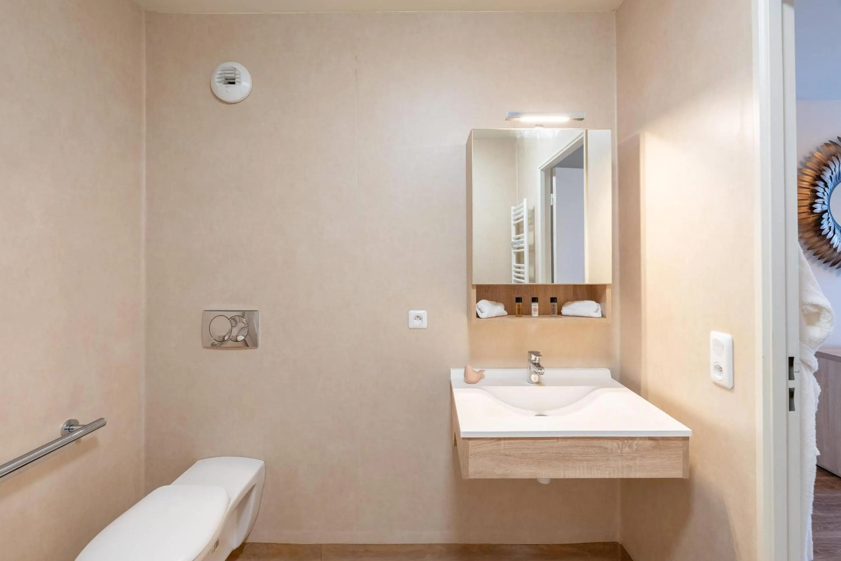 Bedroom in Quality Aparthotel Reims - Les Capucins