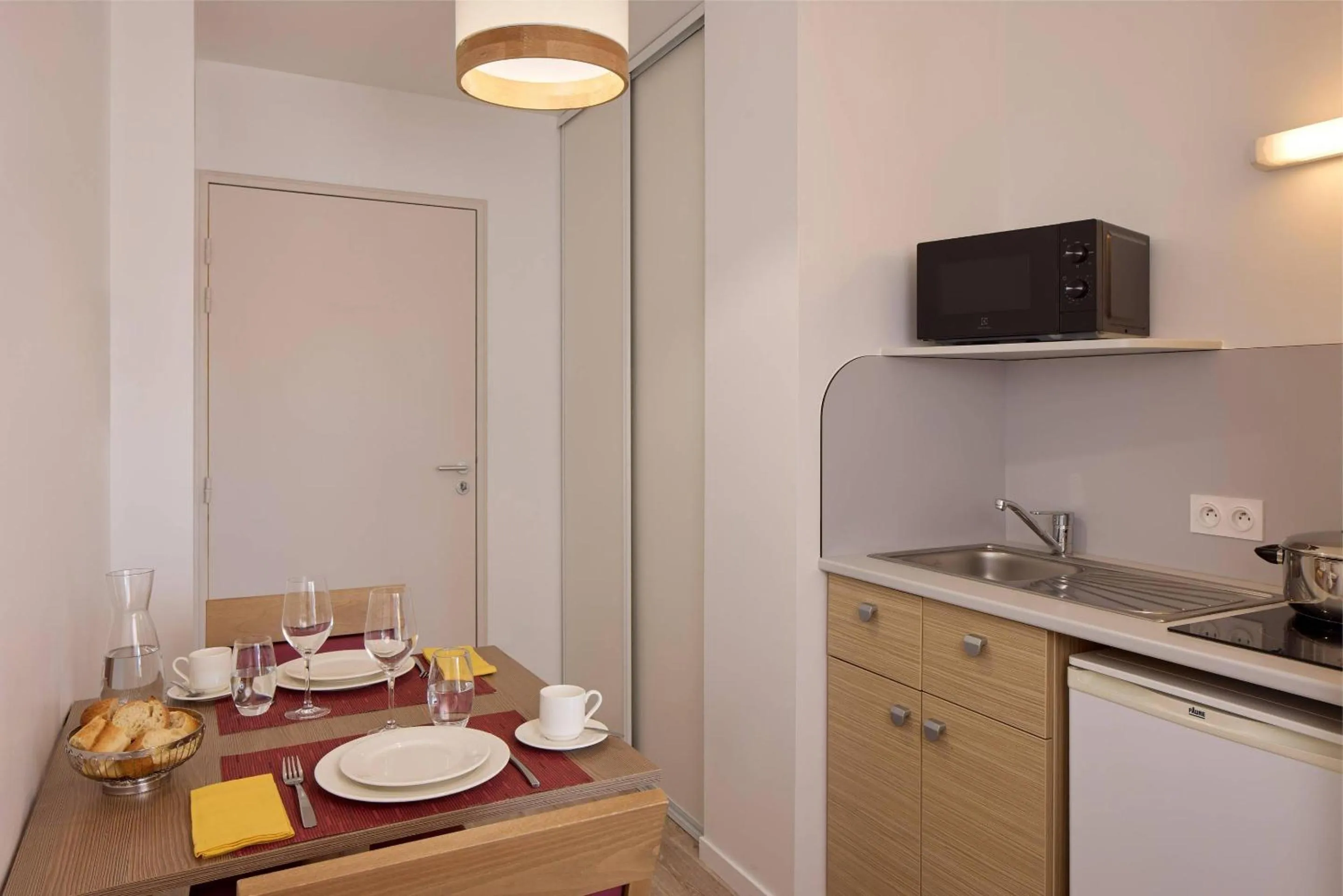 Kitchen or kitchenette in Quality Aparthotel Orleans Sud Zenith