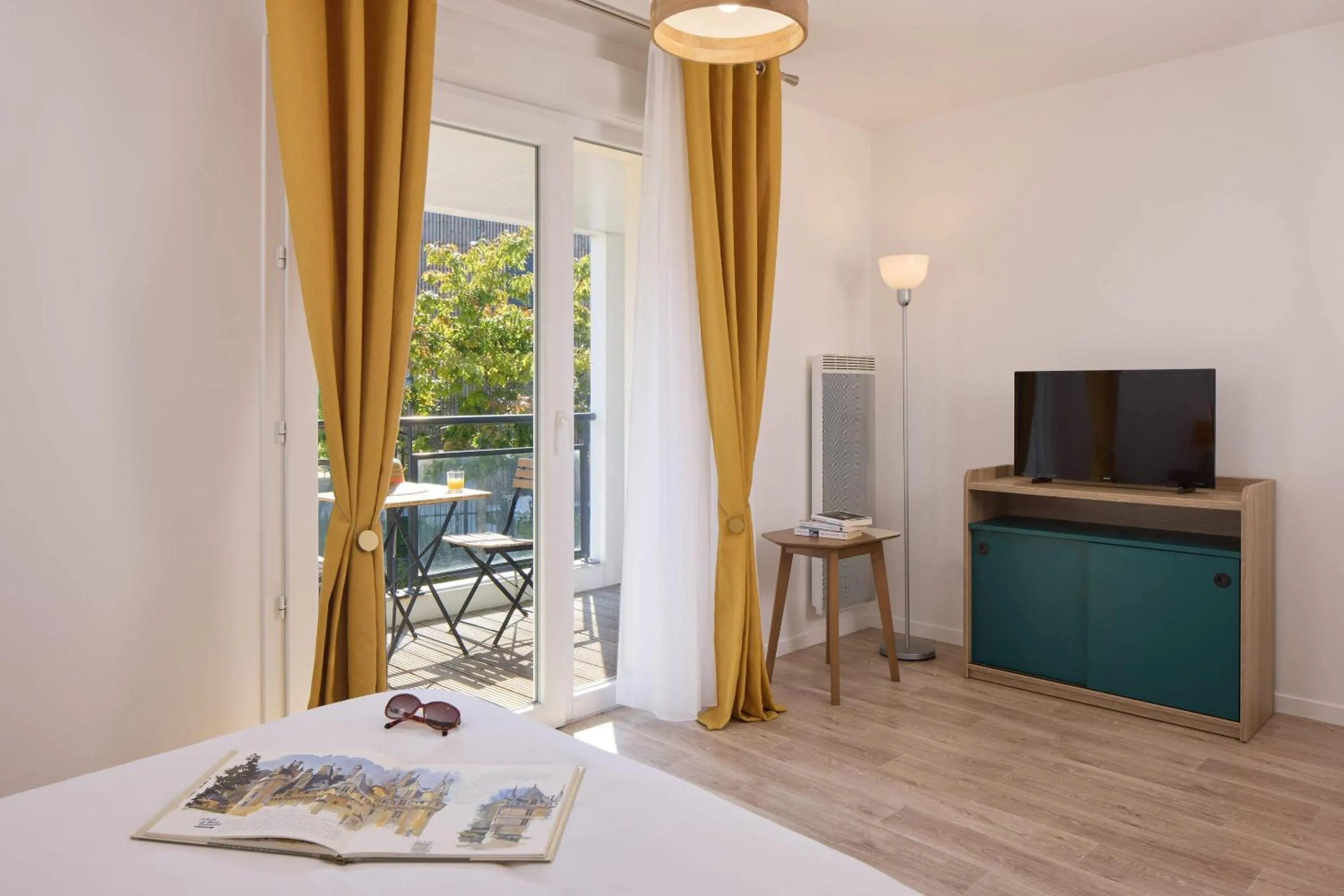 Photo of the whole room, Bed in Quality Aparthotel Orleans Sud Zenith