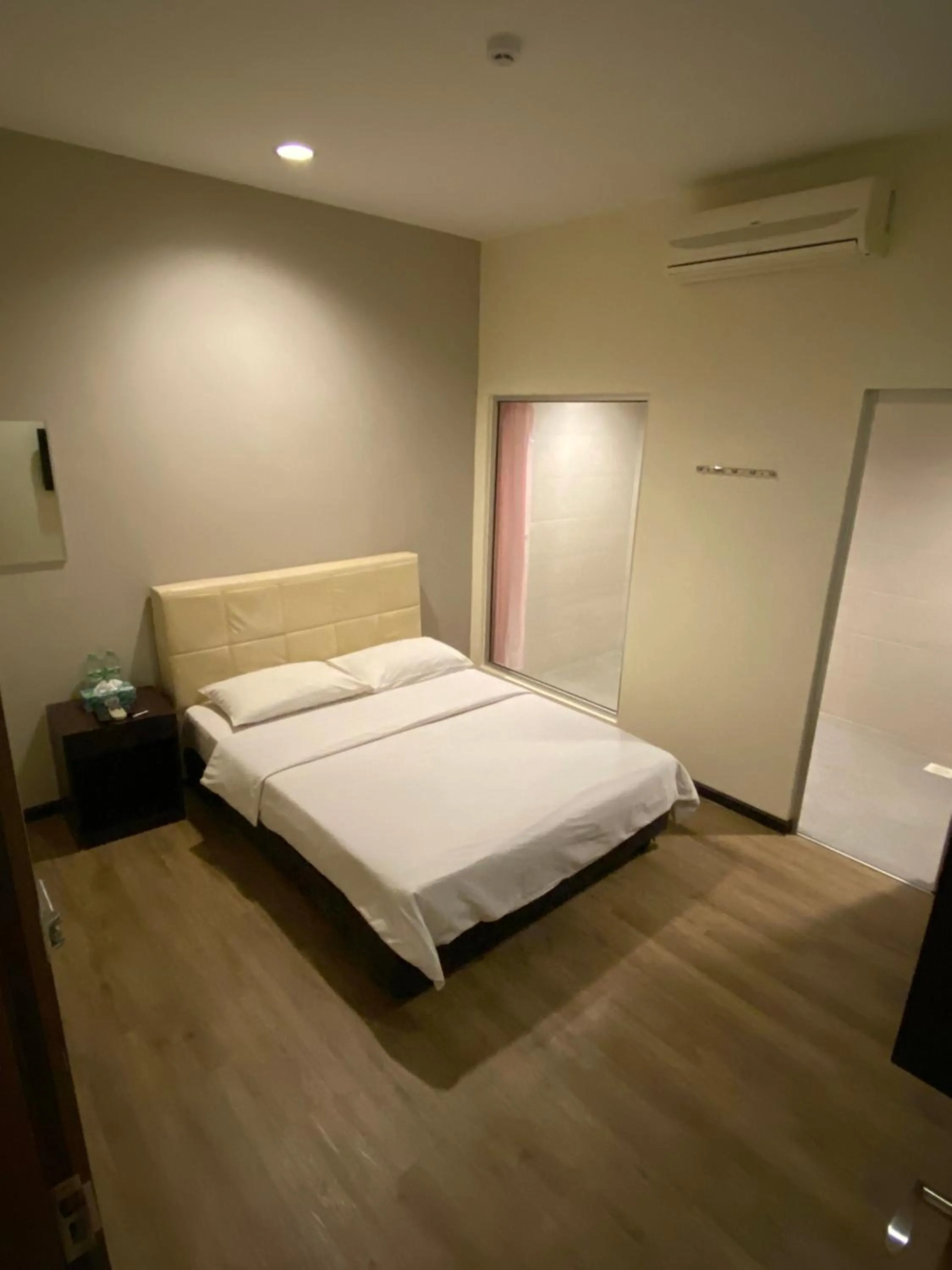 Bed in Raintree Hotel