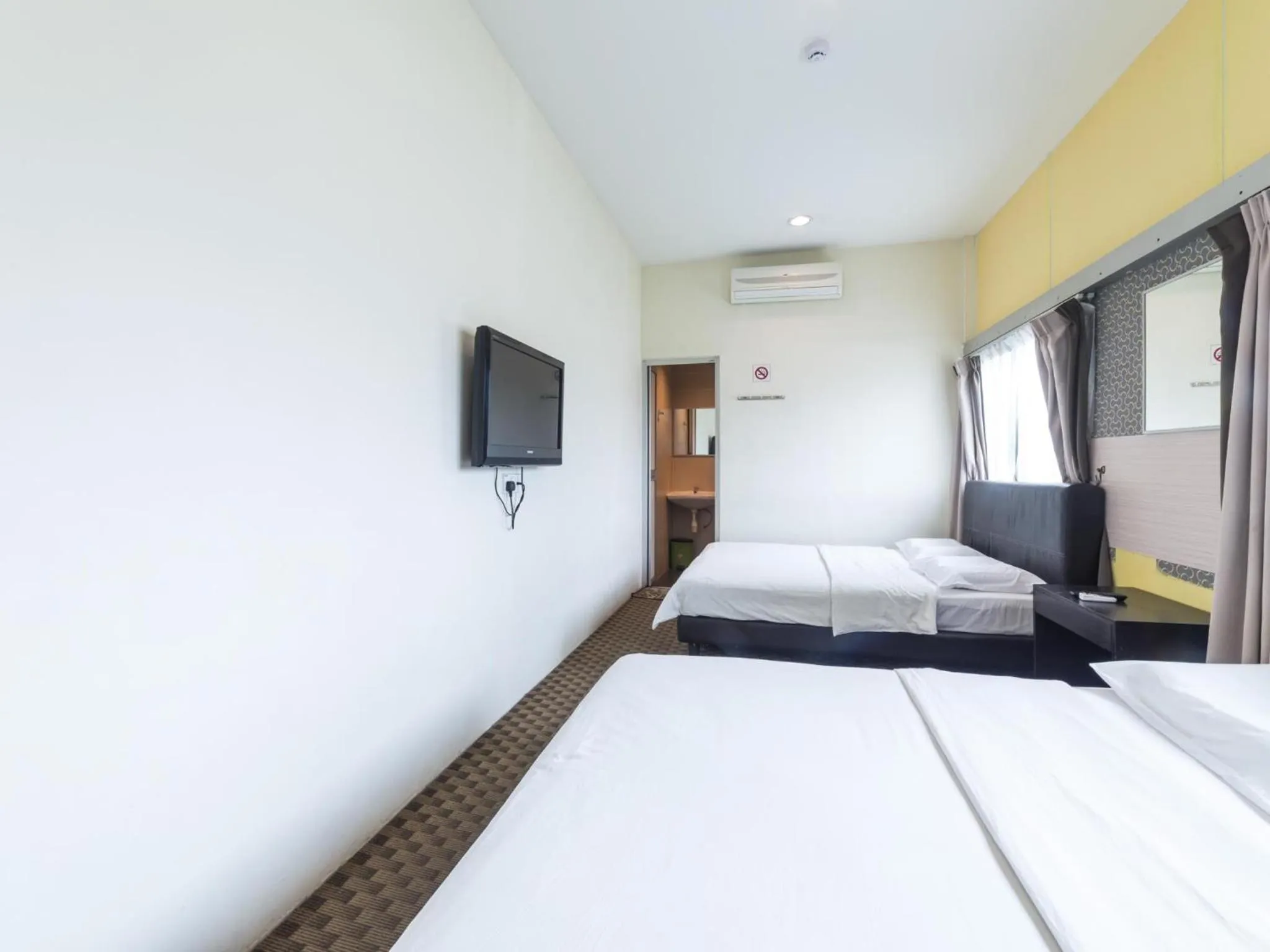 Bed in Raintree Hotel