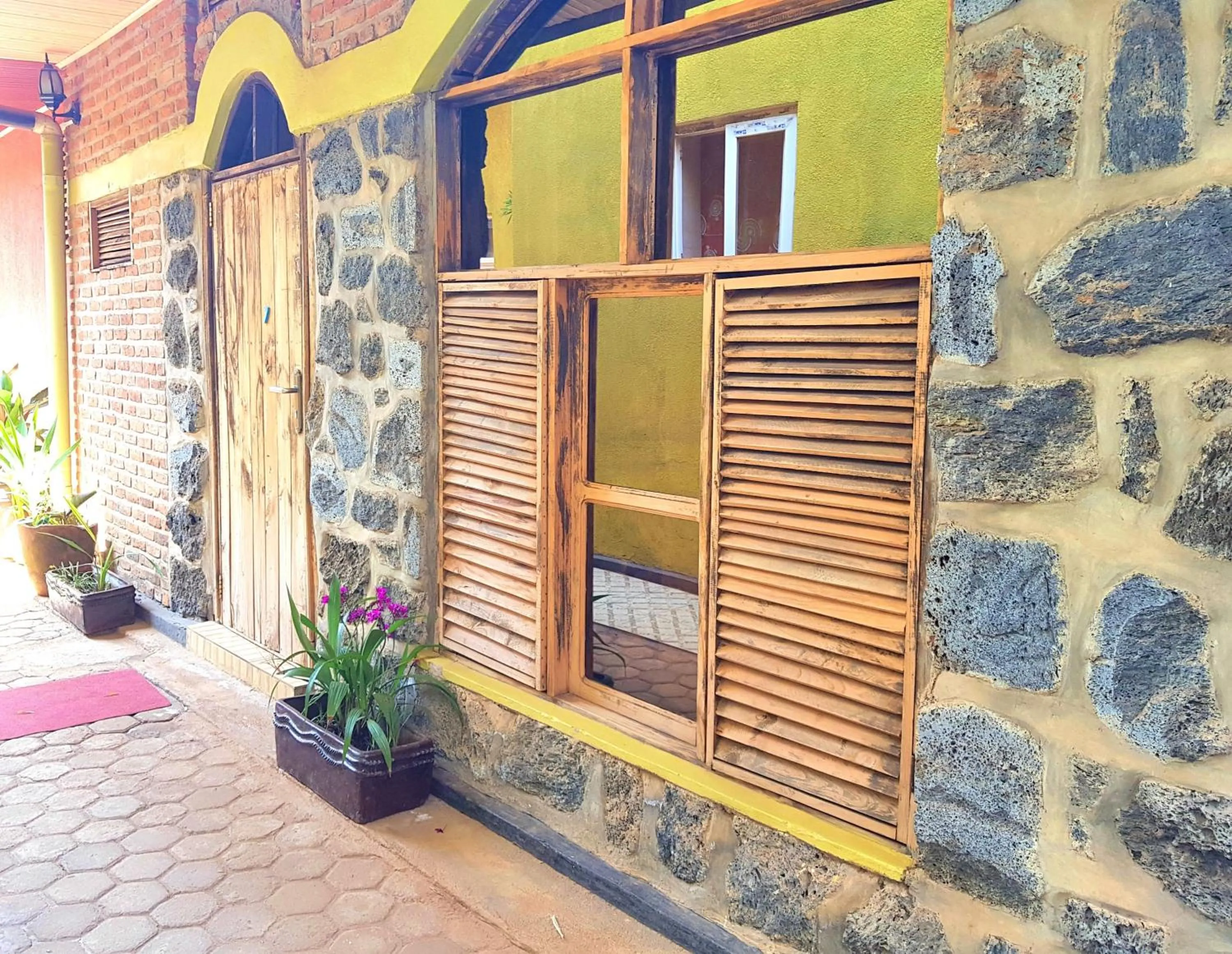 Facade/entrance in Yambi Guesthouse