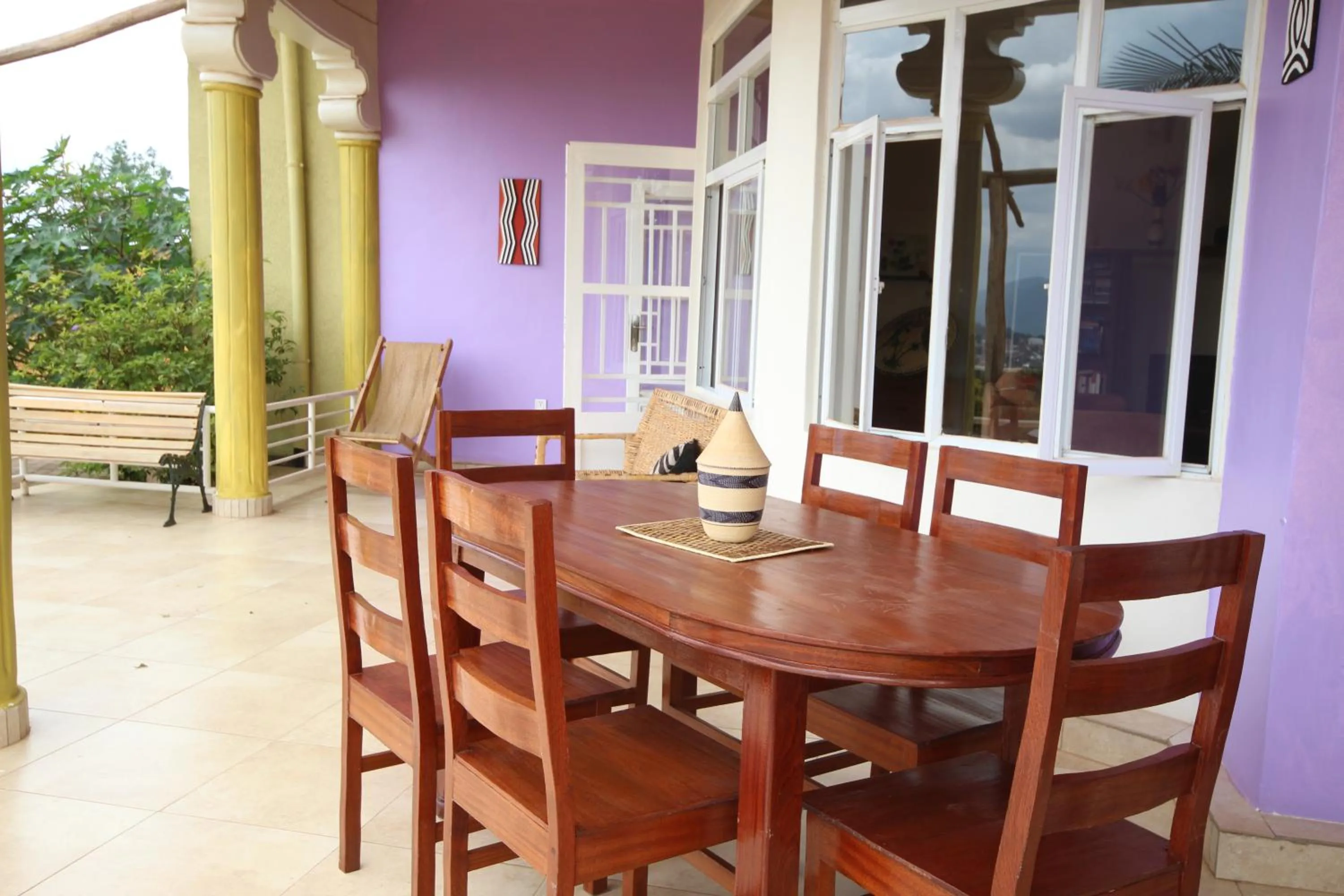 Restaurant/places to eat in Yambi Guesthouse