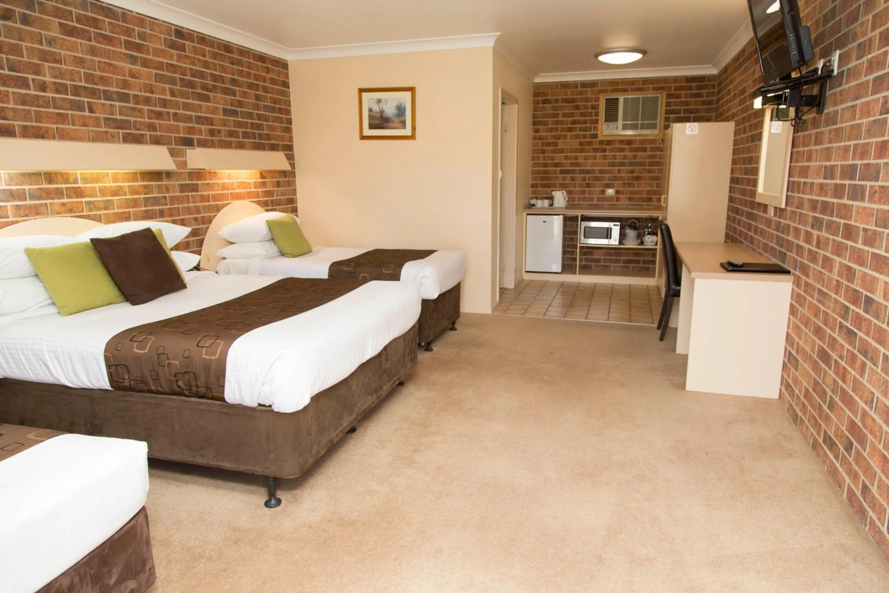 Photo of the whole room, Bed in A Line Motel