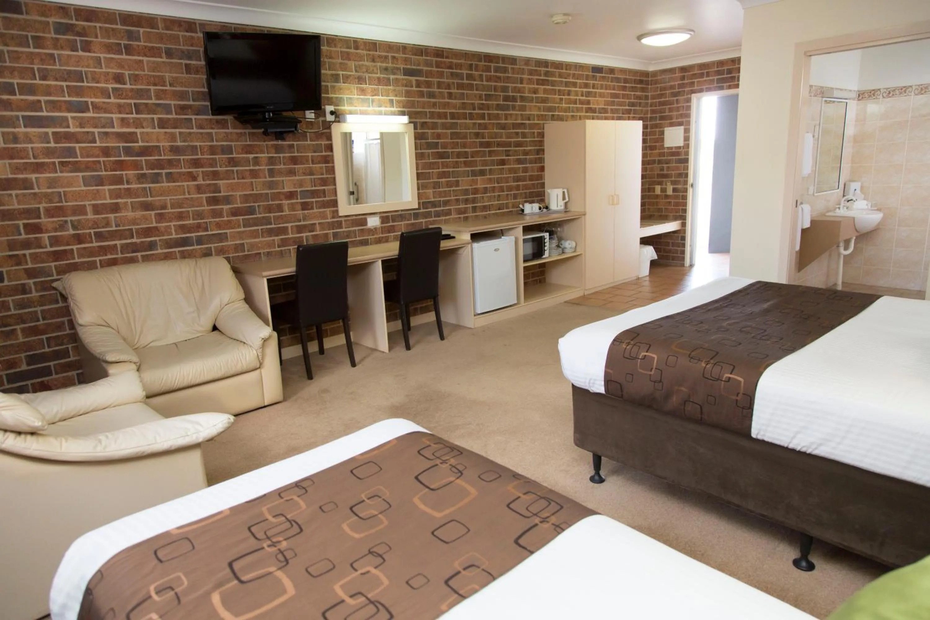 Photo of the whole room, Bed in A Line Motel