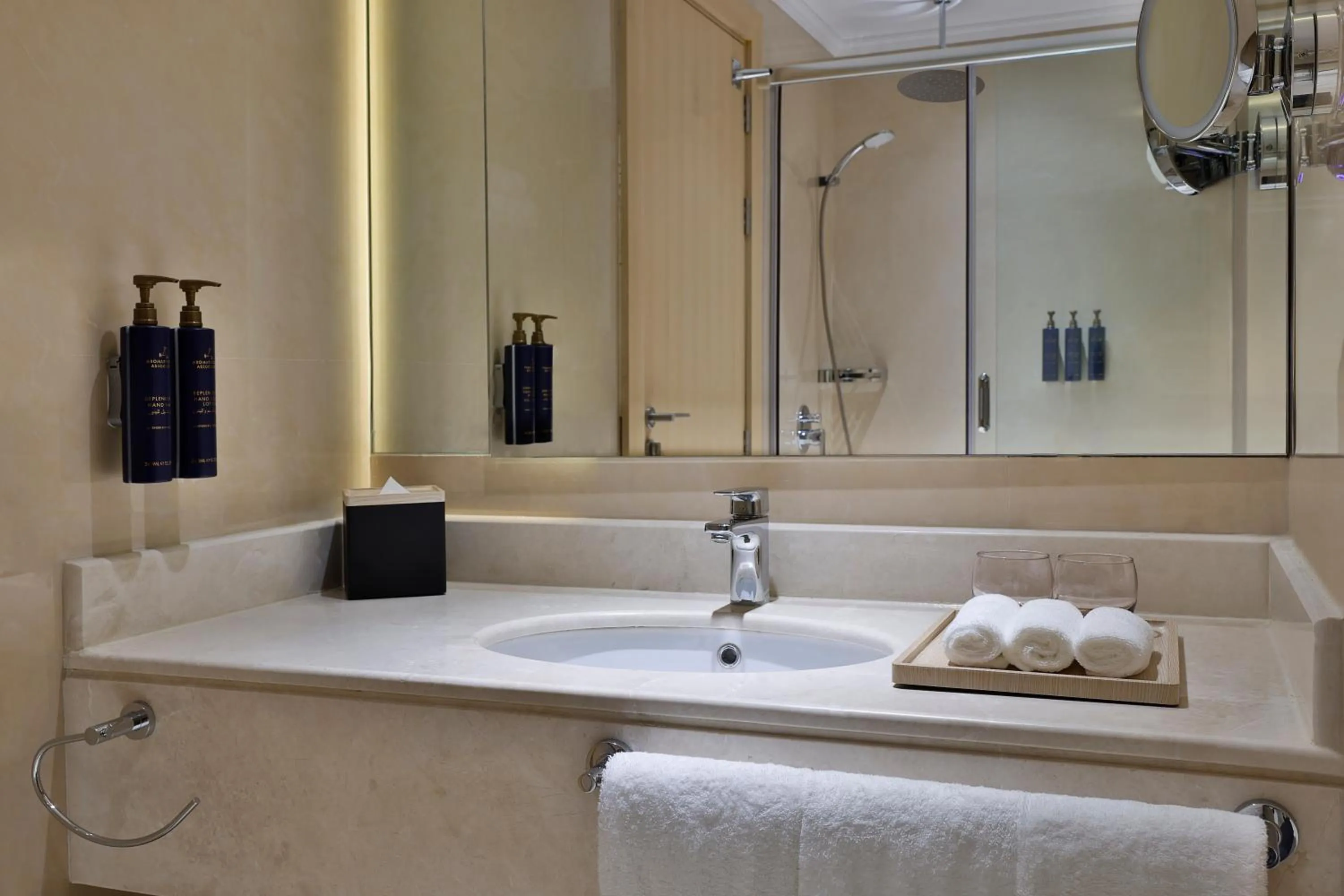 Bathroom in Diyar Ajwa, Tapestry Collection By Hilton