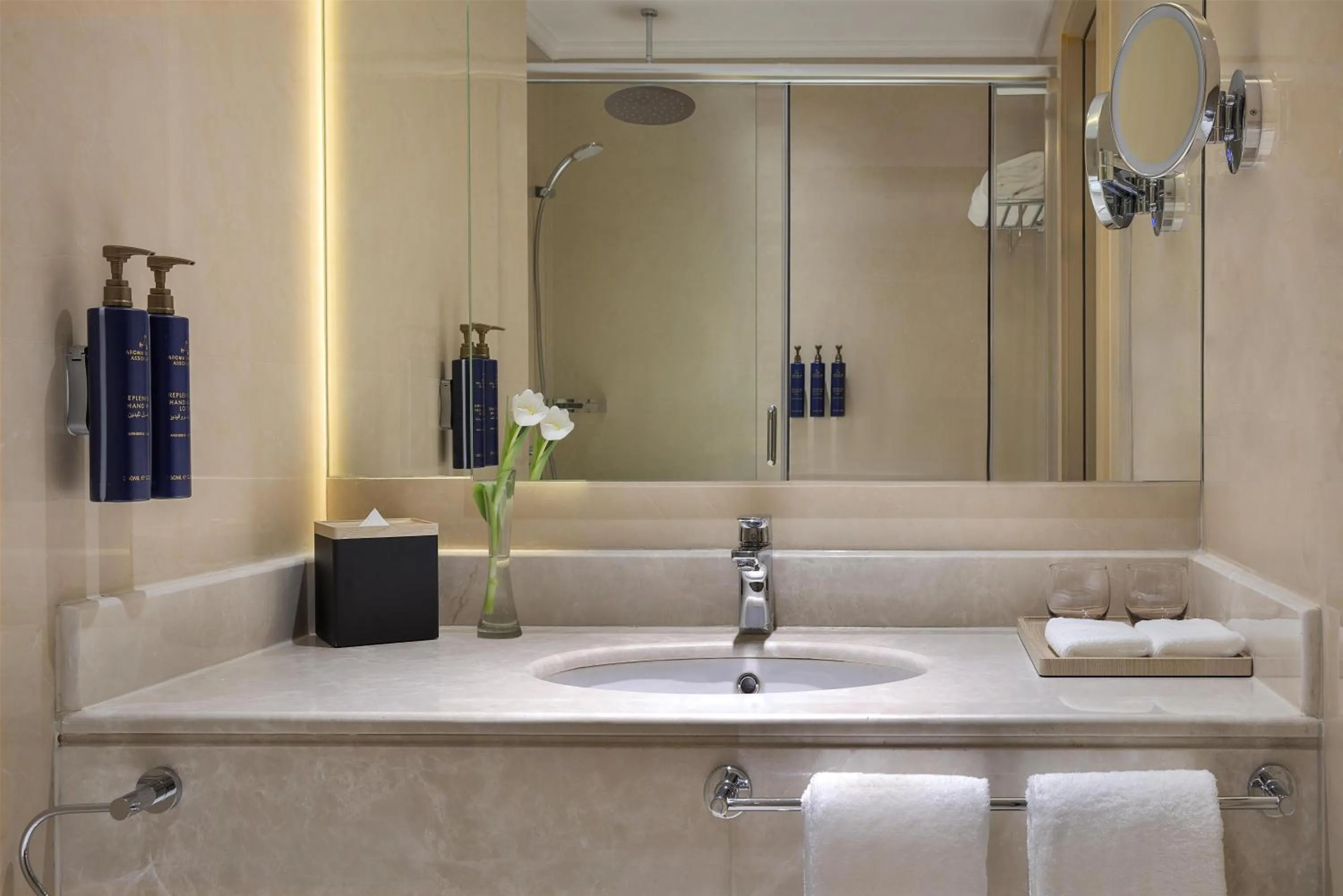 Bathroom in Diyar Ajwa, Tapestry Collection By Hilton