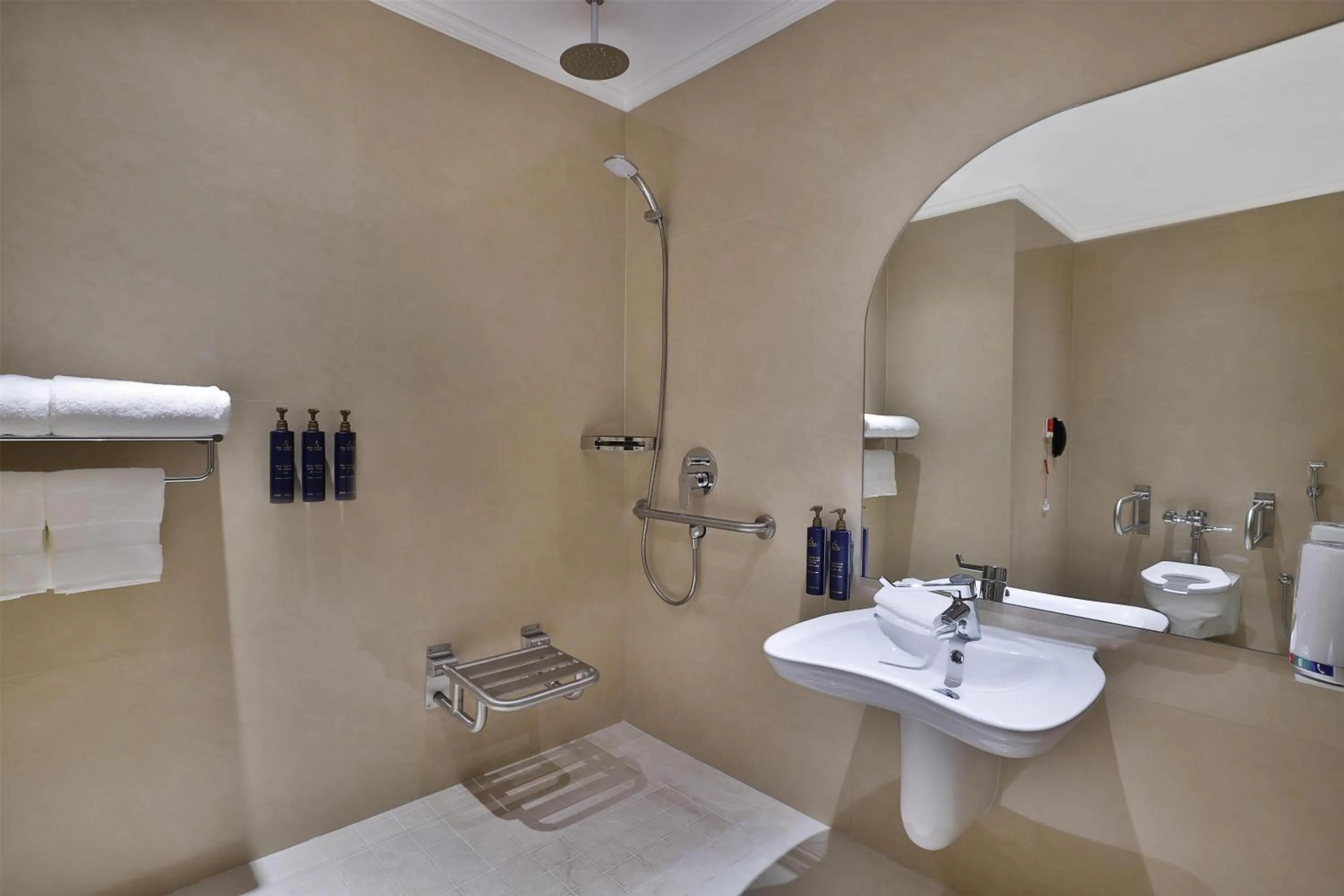 Bathroom in Diyar Ajwa, Tapestry Collection By Hilton