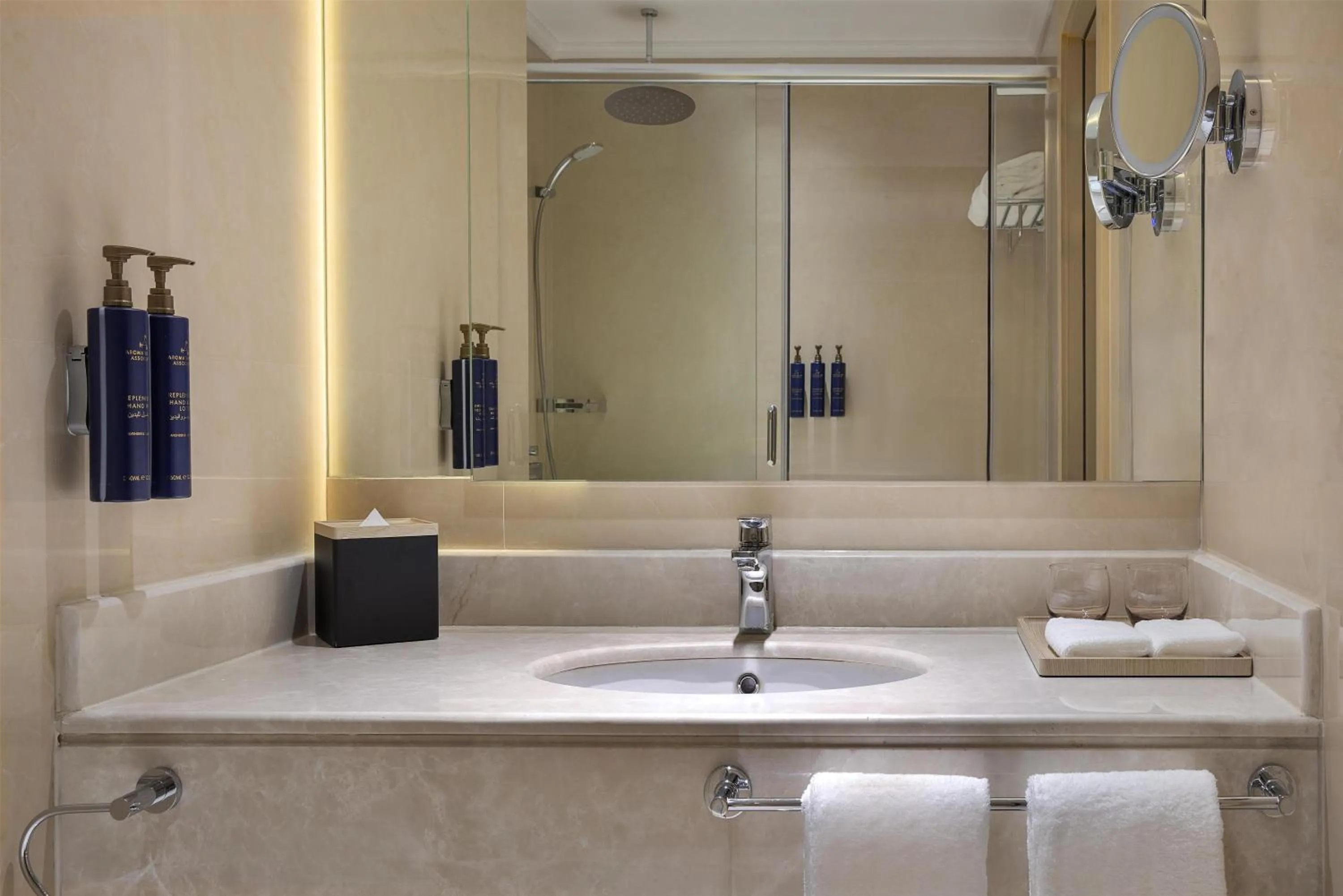 Bathroom in Diyar Ajwa, Tapestry Collection By Hilton