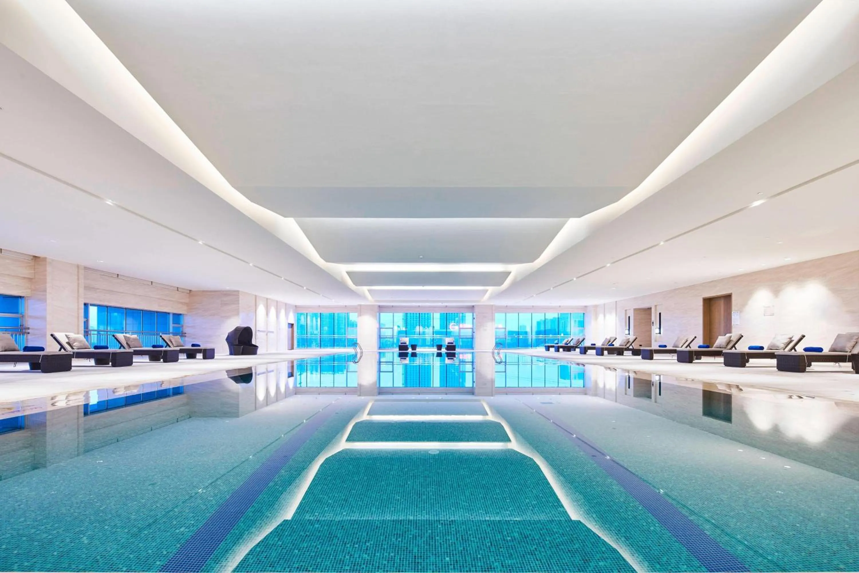 Swimming pool in Sheraton Chuzhou Hotel