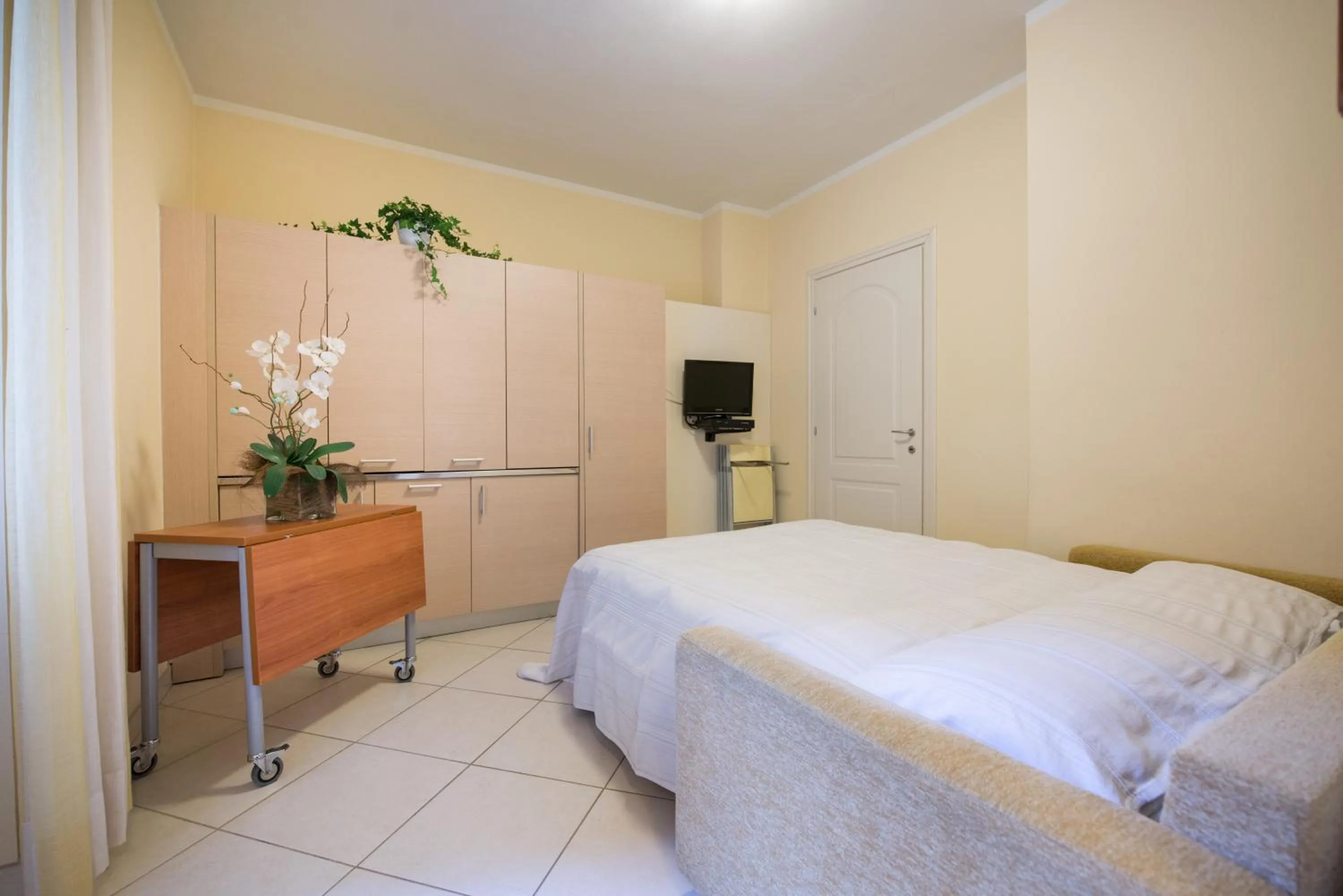 Kitchen or kitchenette, Bed in Residence Colombo