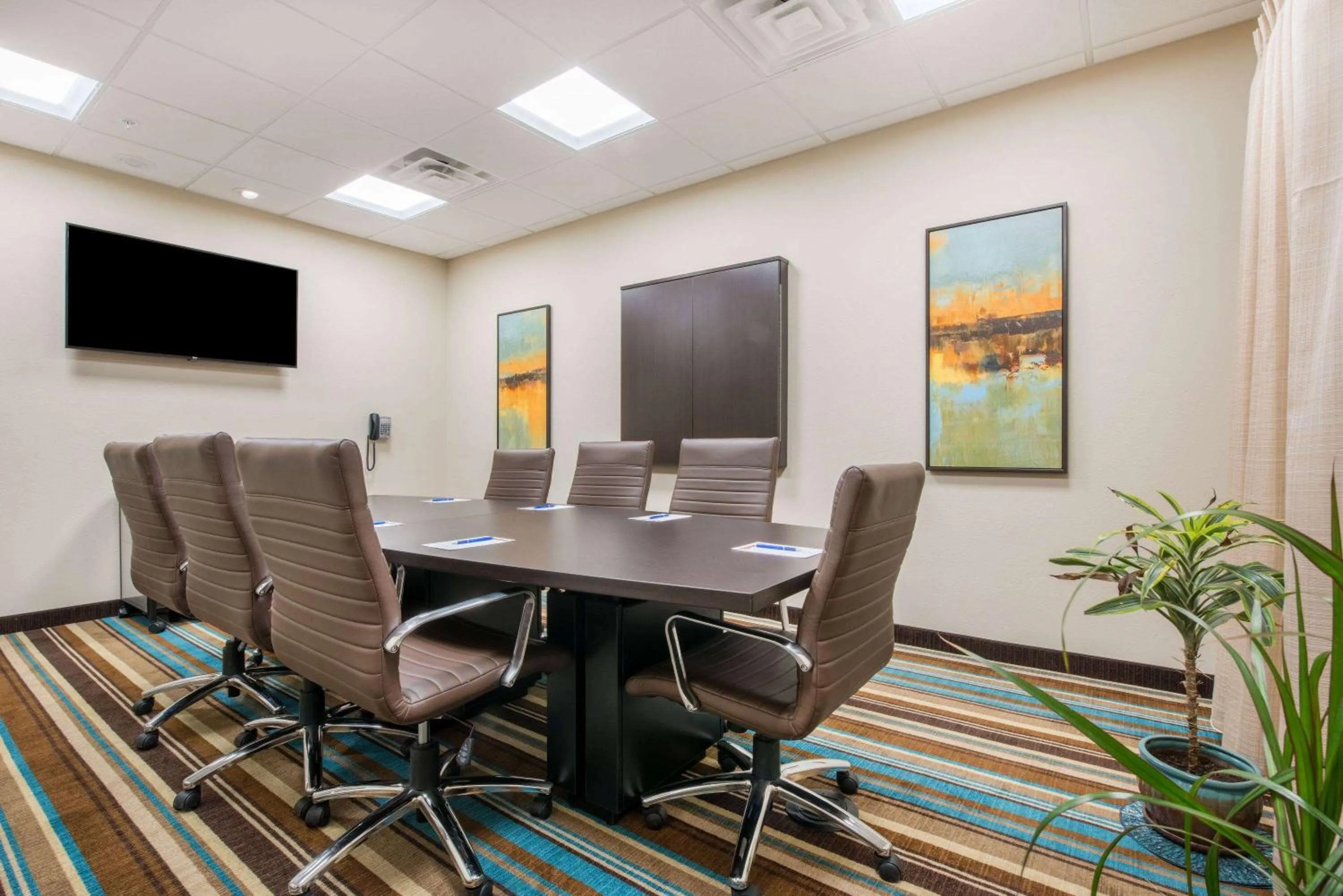 Meeting/conference room in Hawthorn Suites by Wyndham Bridgeport