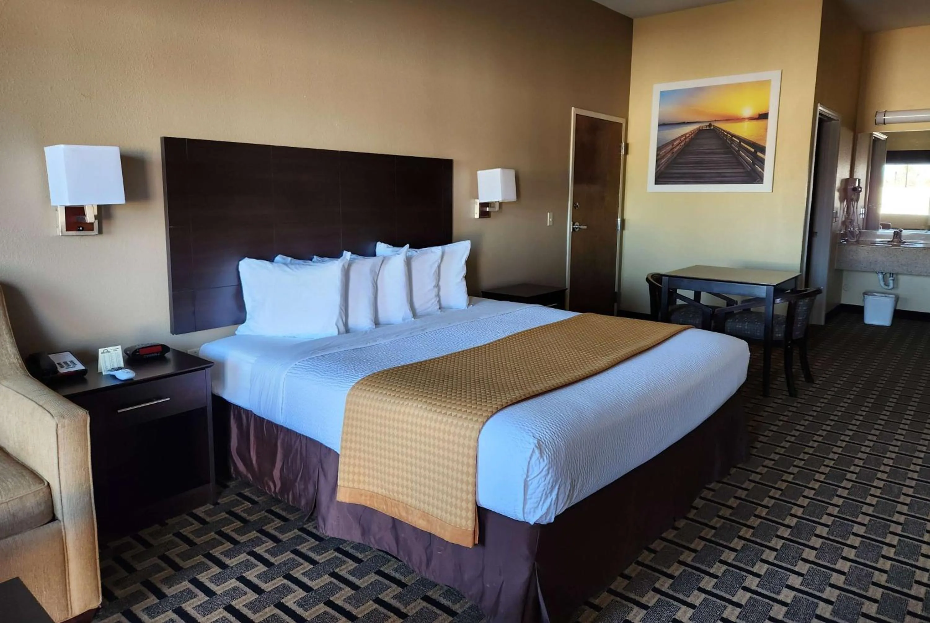 Photo of the whole room, Bed in Days Inn by Wyndham Baytown East