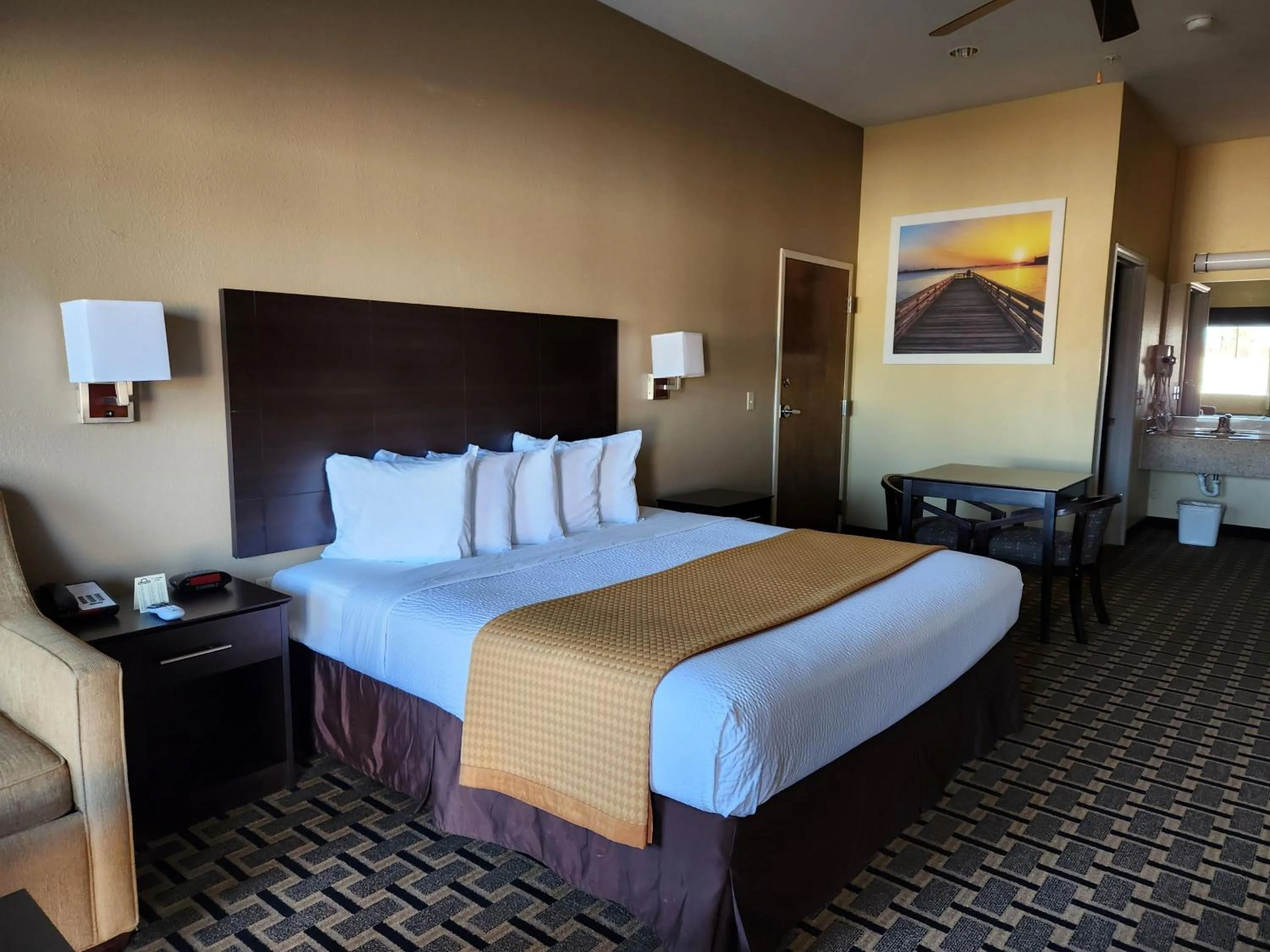 Bedroom, Bed in Days Inn by Wyndham Baytown East