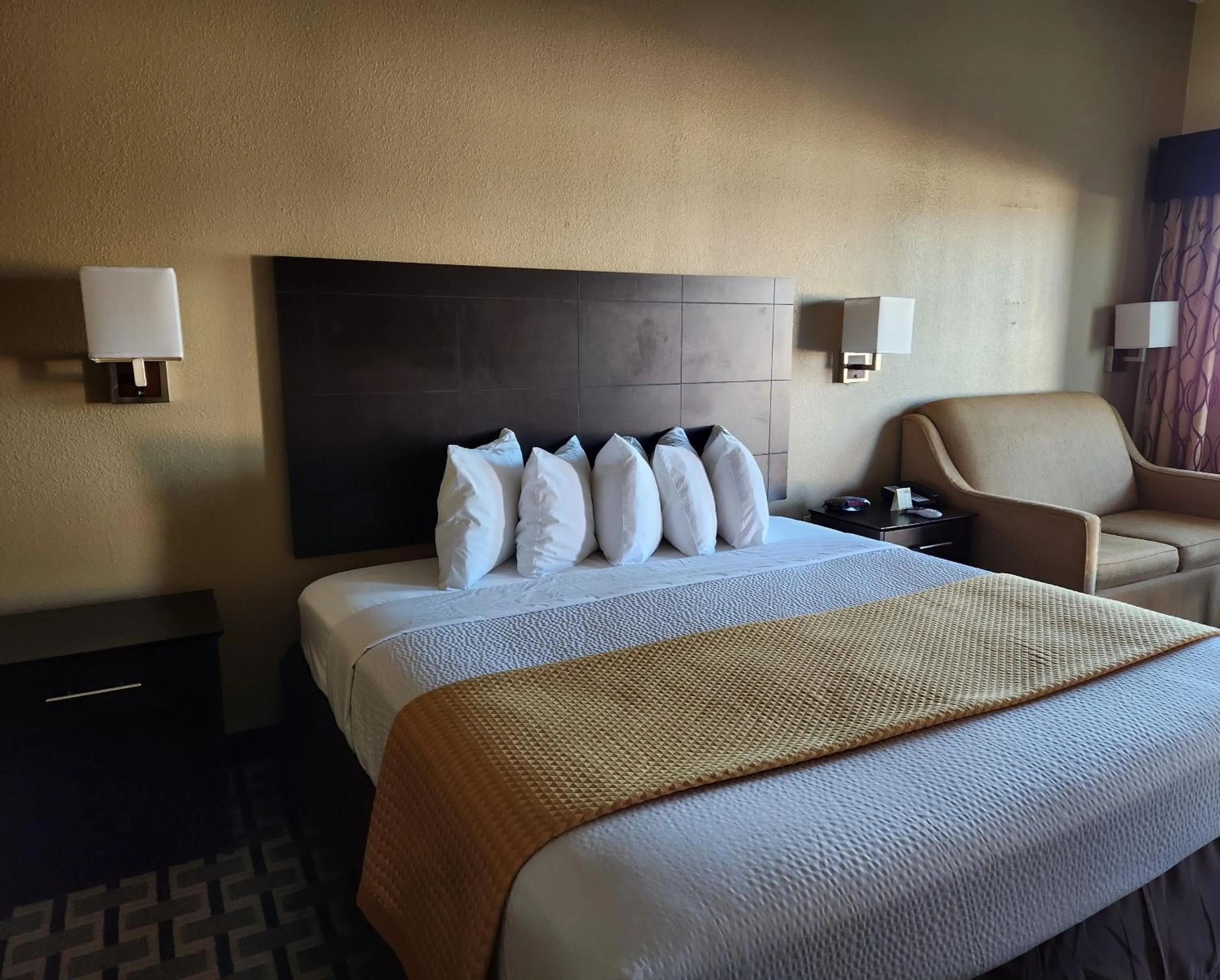 Bedroom, Bed in Days Inn by Wyndham Baytown East