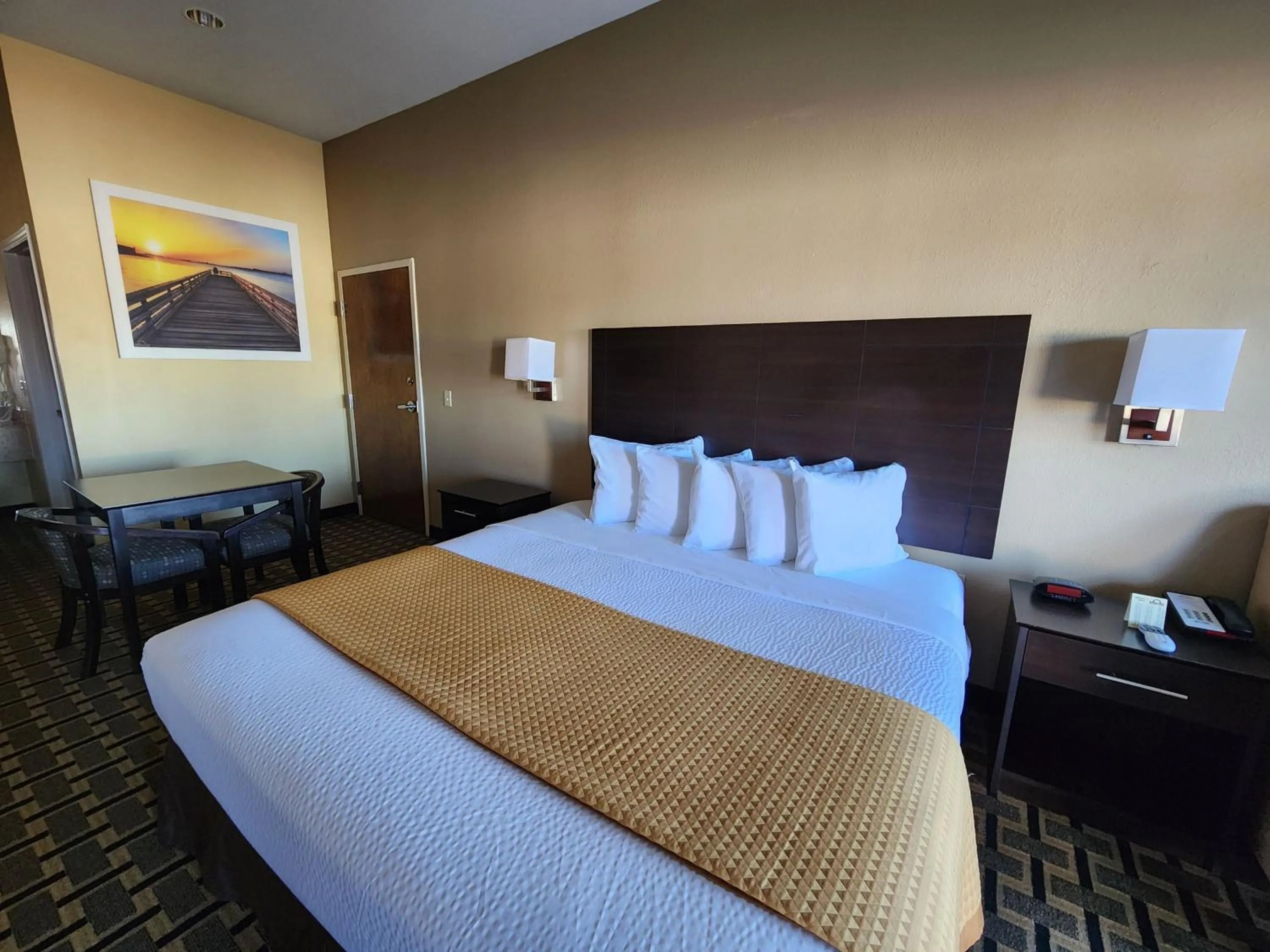 Bedroom, Bed in Days Inn by Wyndham Baytown East