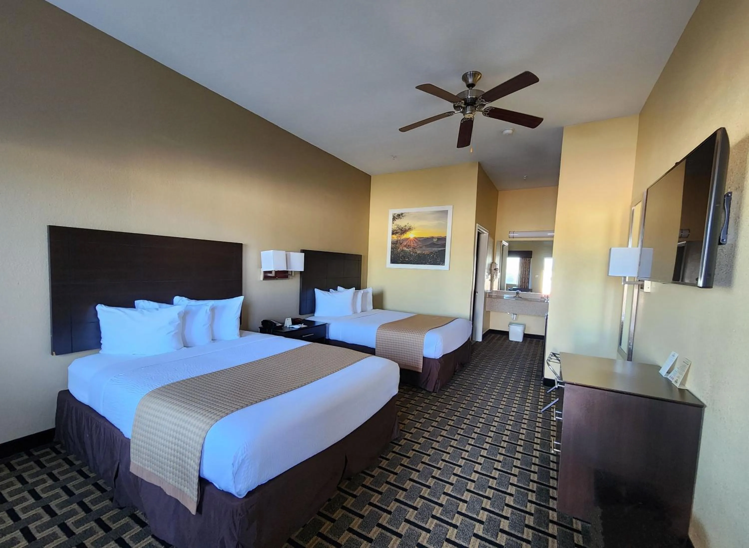 Bedroom, Bed in Days Inn by Wyndham Baytown East