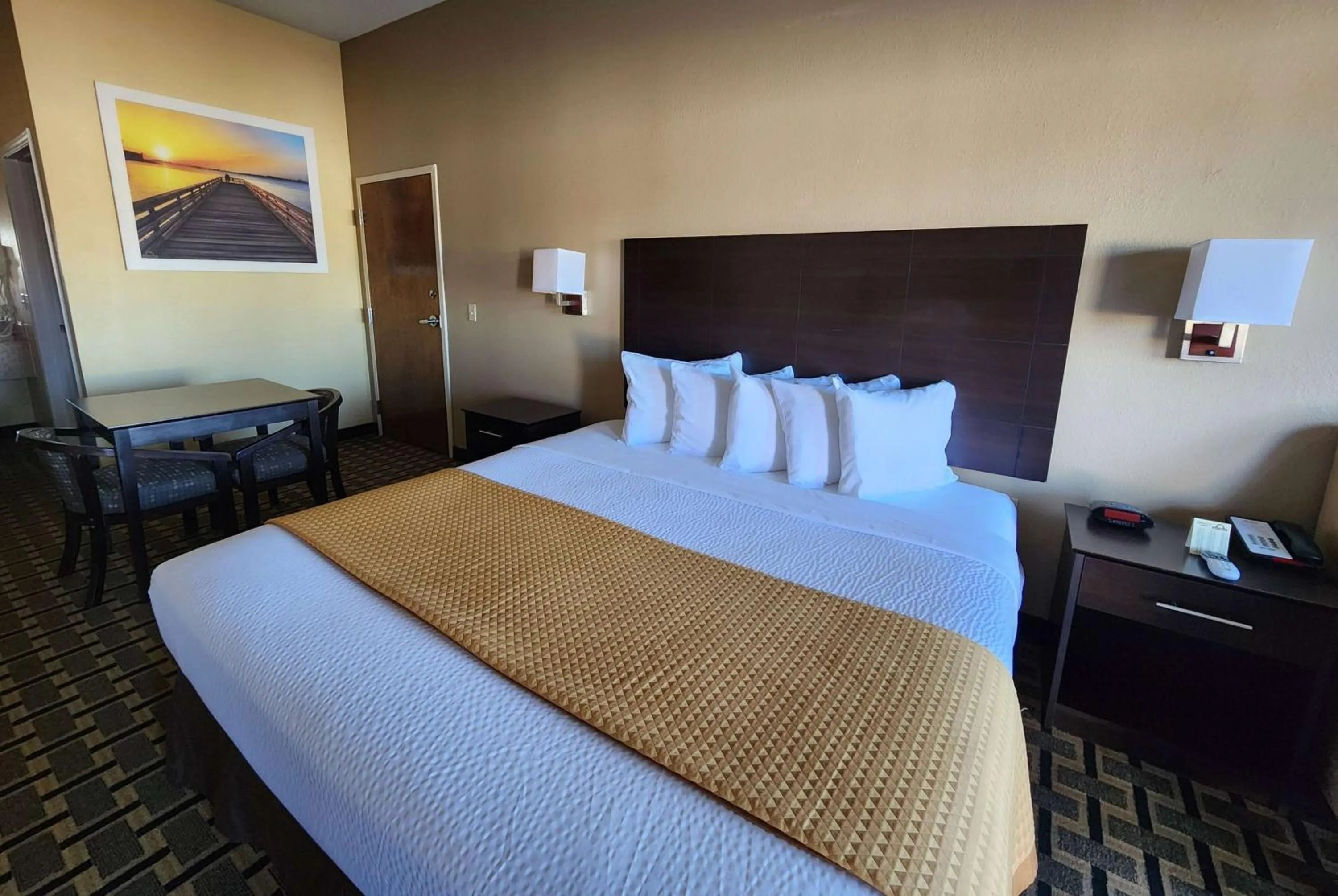 Photo of the whole room, Bed in Days Inn by Wyndham Baytown East