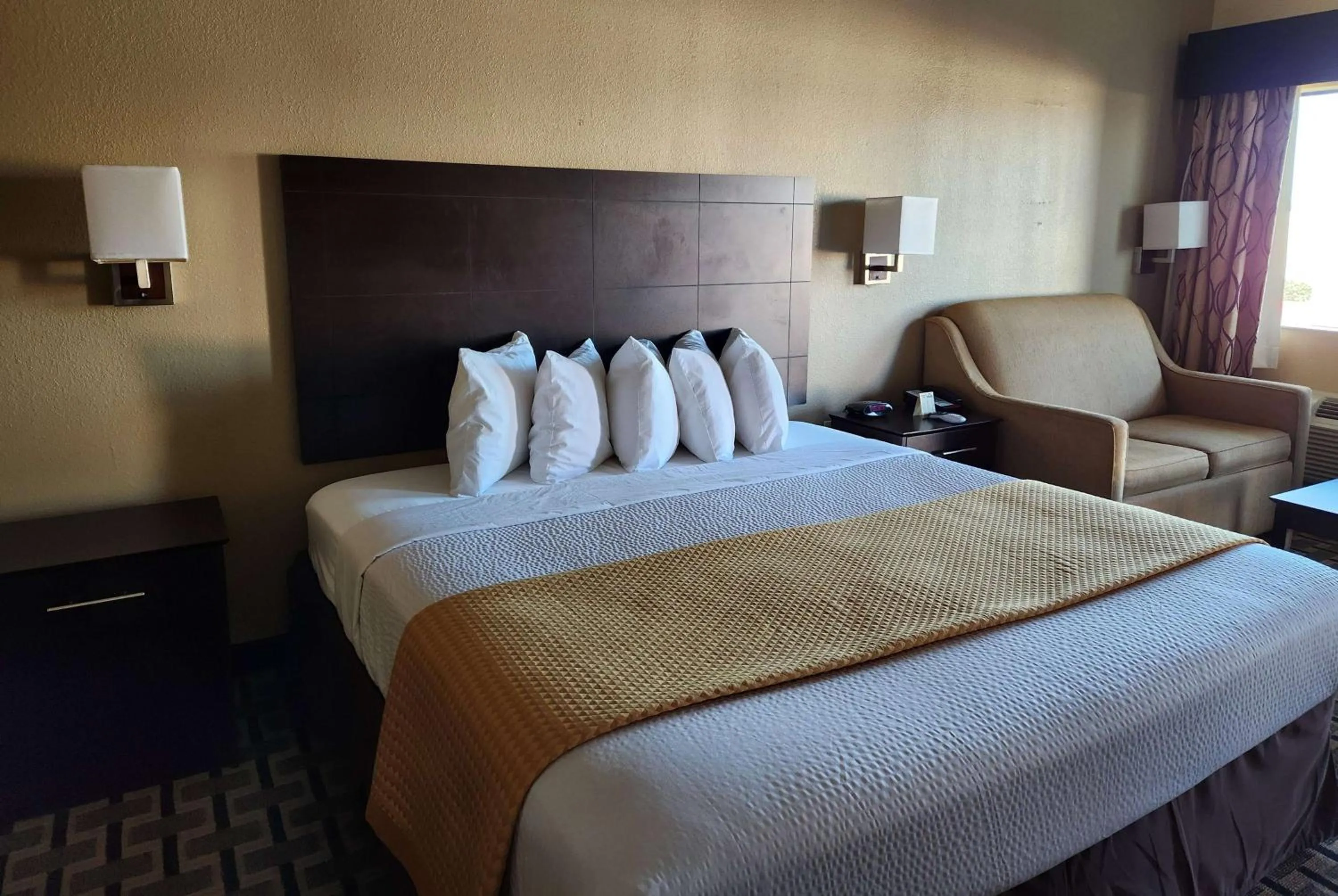 Photo of the whole room, Bed in Days Inn by Wyndham Baytown East