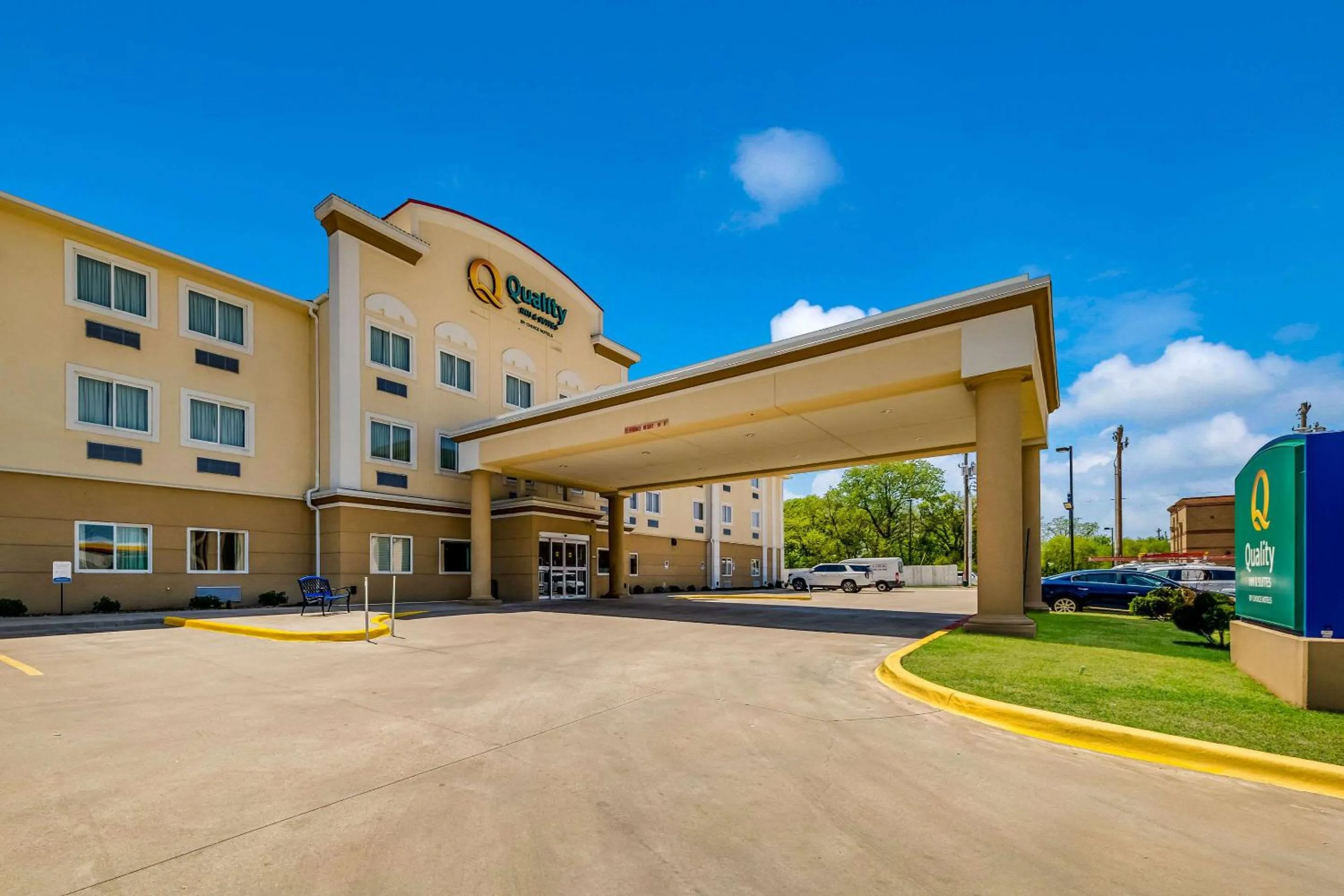 Property building in Quality Inn & Suites Ardmore