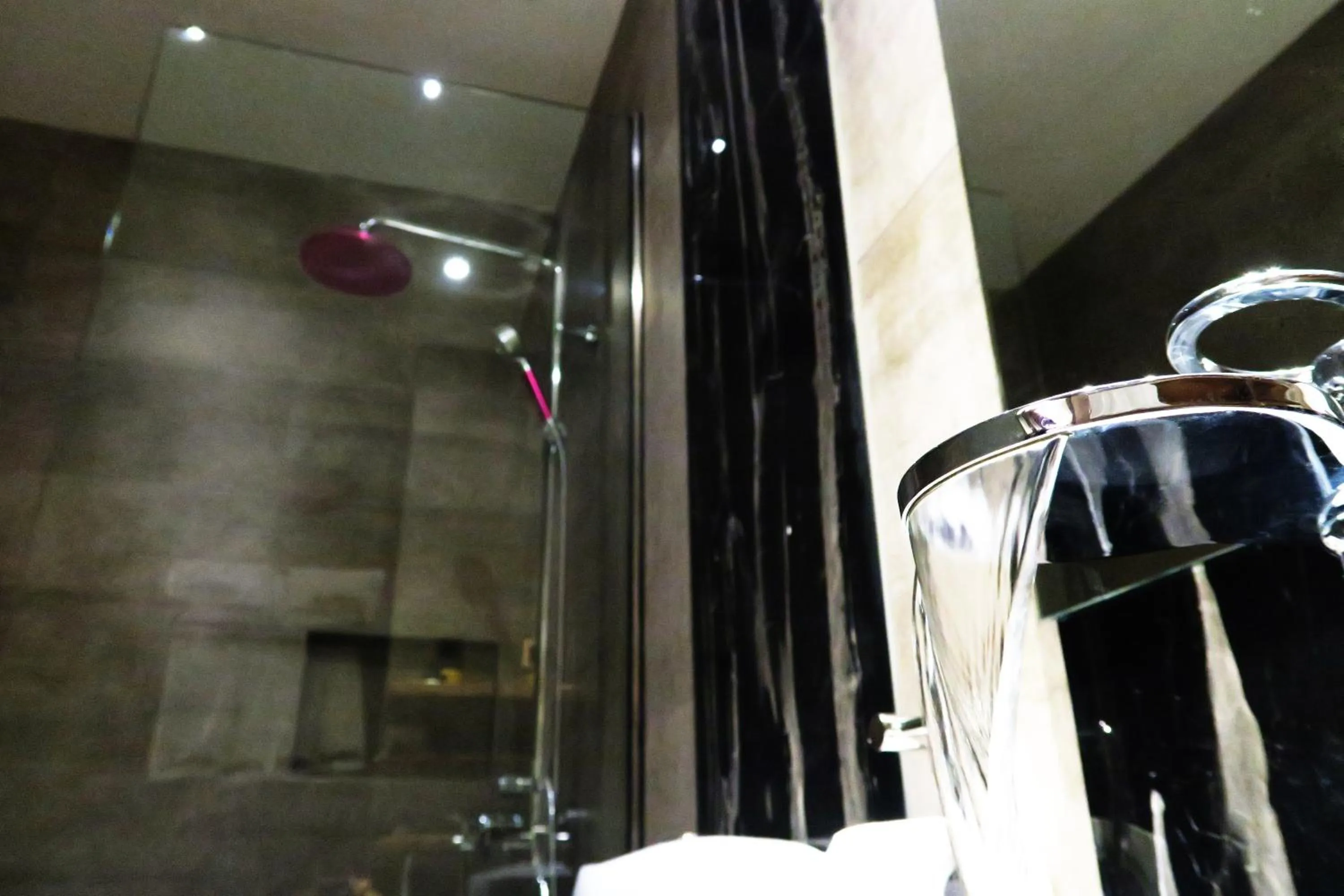 Toilet in Le Dream Boutique Hotel