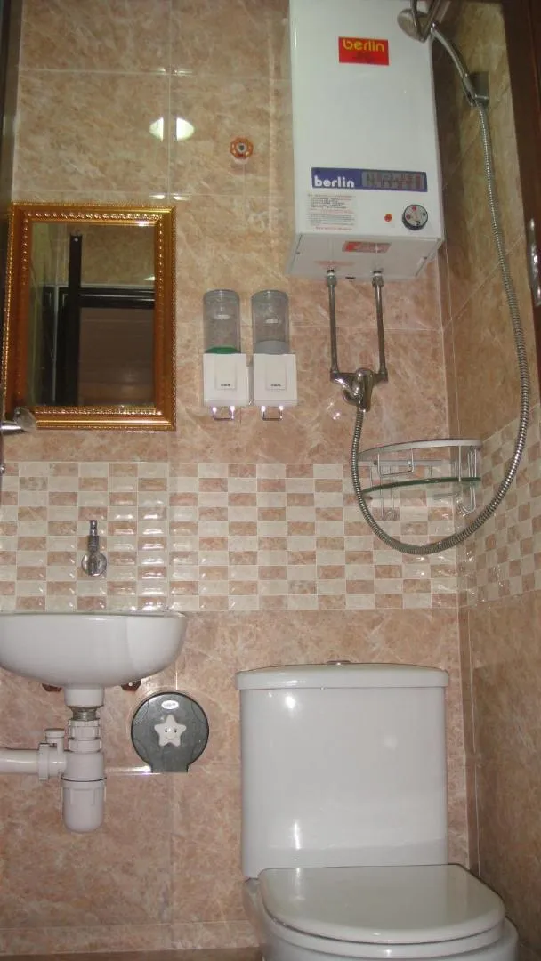 Toilet in Philippine Hostel